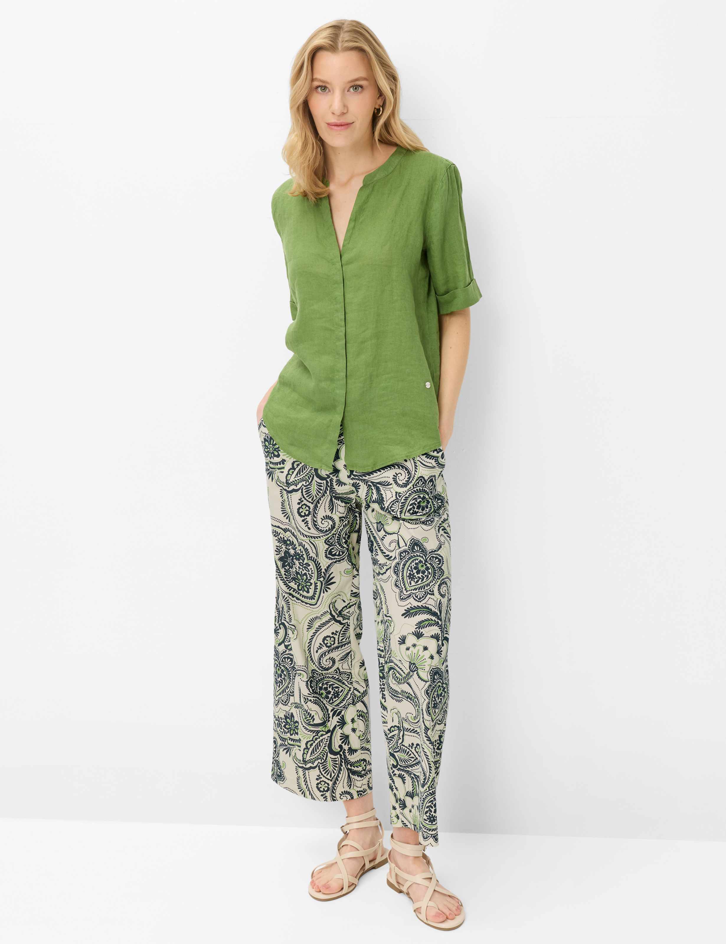 Damen Style VERI Grün  Model Outfit