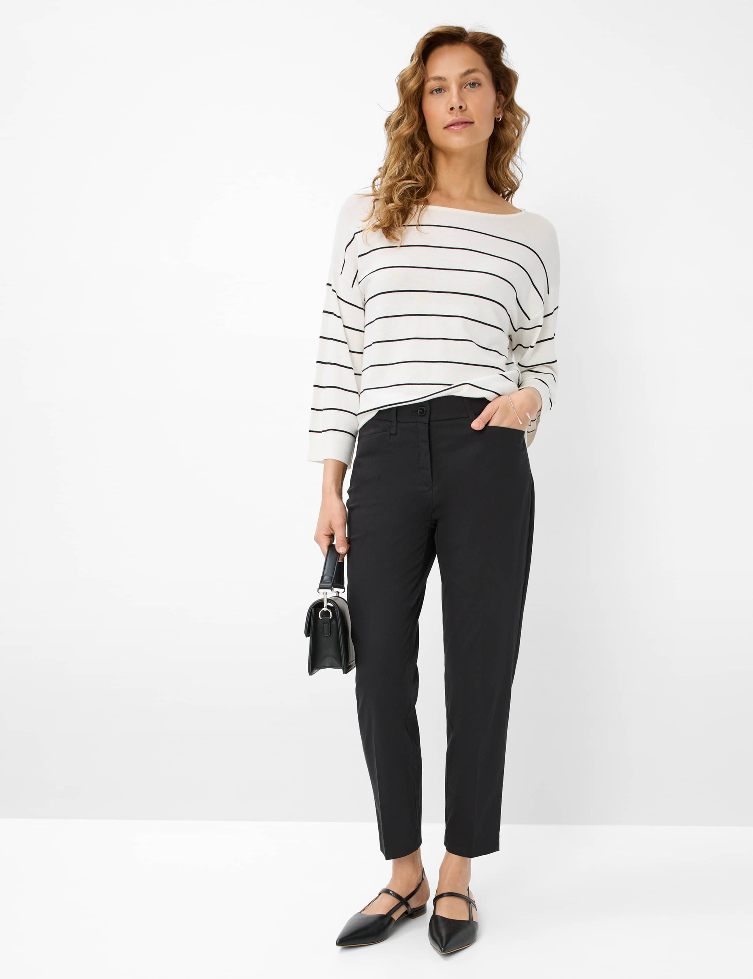 Damen Style MARA S Schwarz Regular Fit Model Outfit
