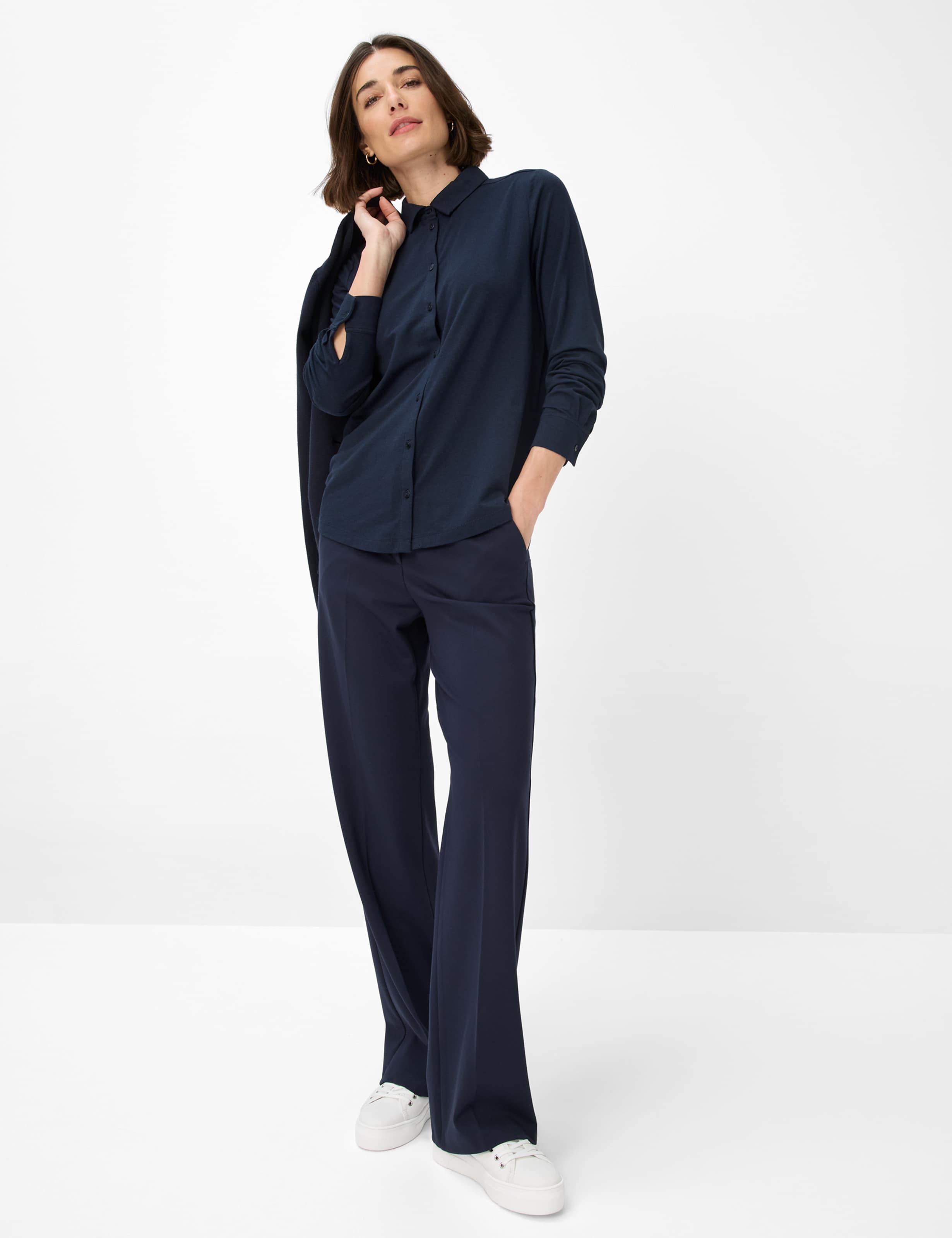 Damen Style CELINA Dunkelblau  Model Outfit