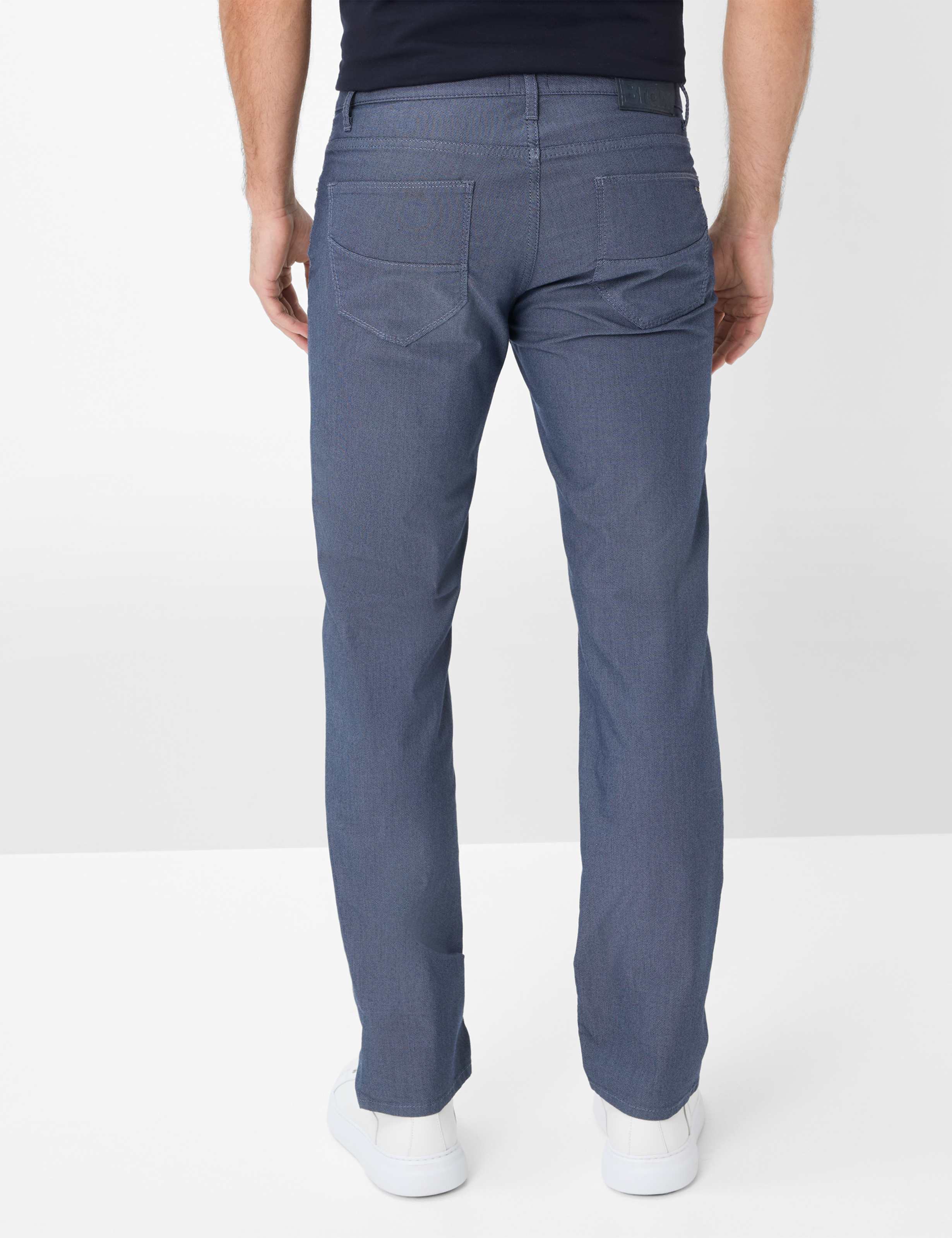 Herren Style CADIZ Dunkelblau Straight Fit Model Rueck