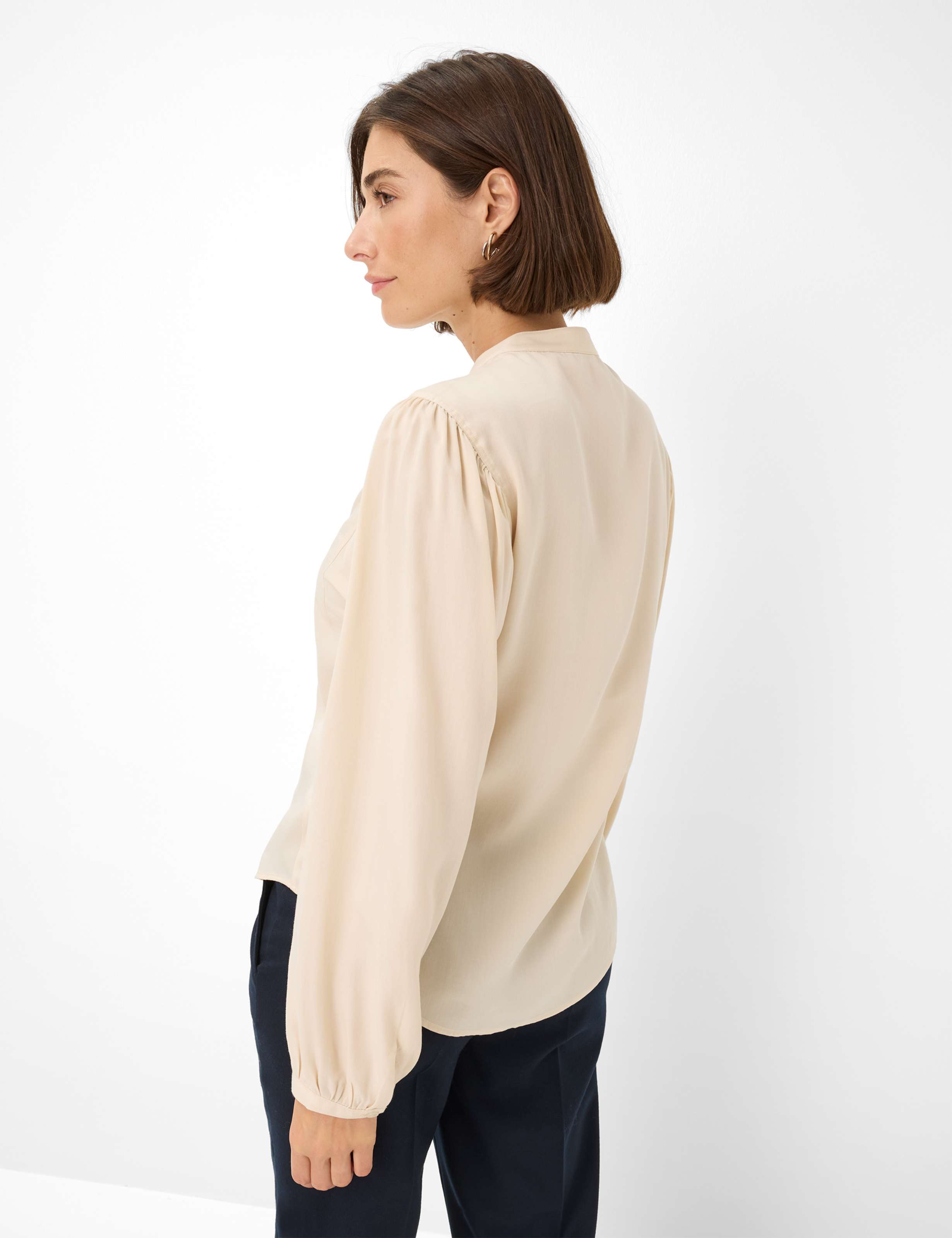 Women Style VALERIA Cream White  Model Rueck