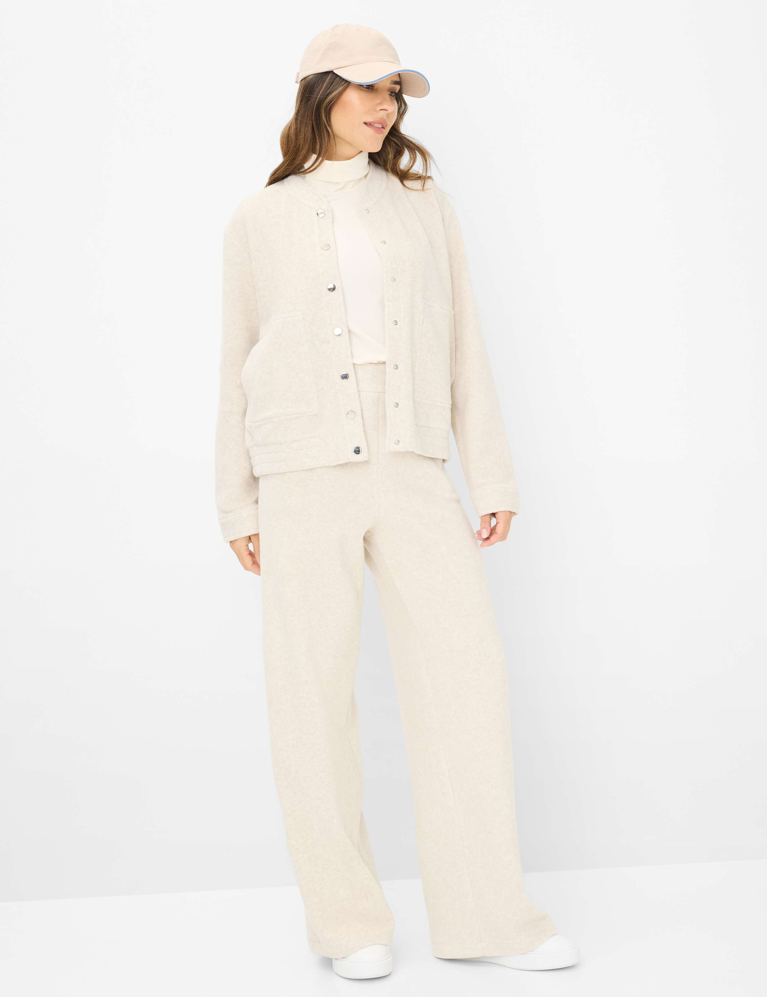 Damen Style BECA L Hellbeige  Model Outfit