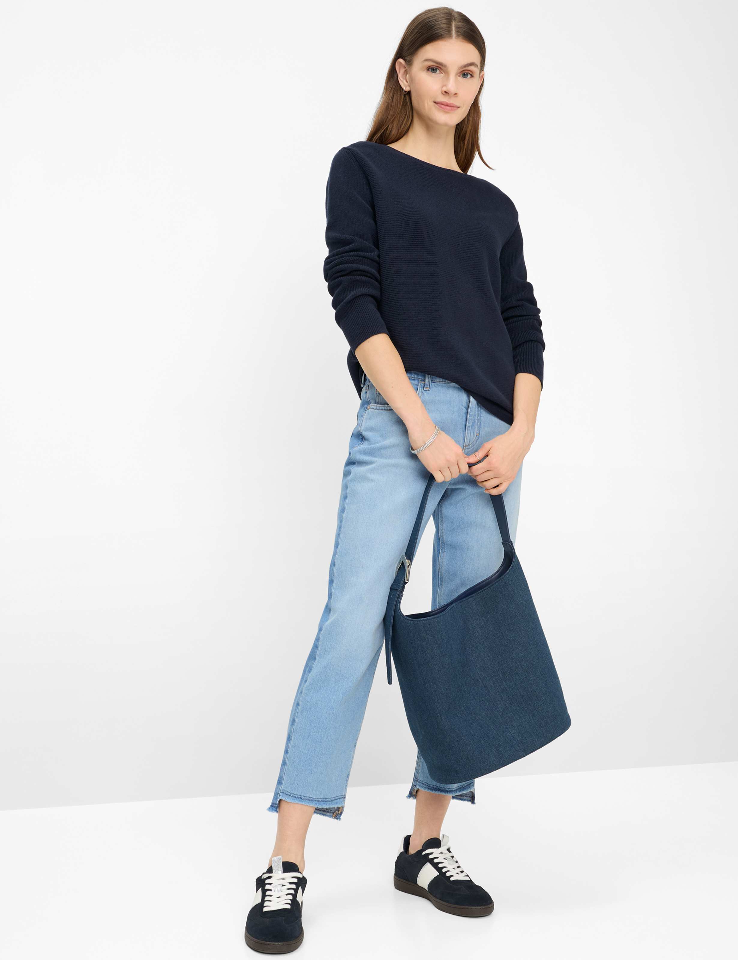 Damen Style LESLEY Dunkelblau  Model Outfit