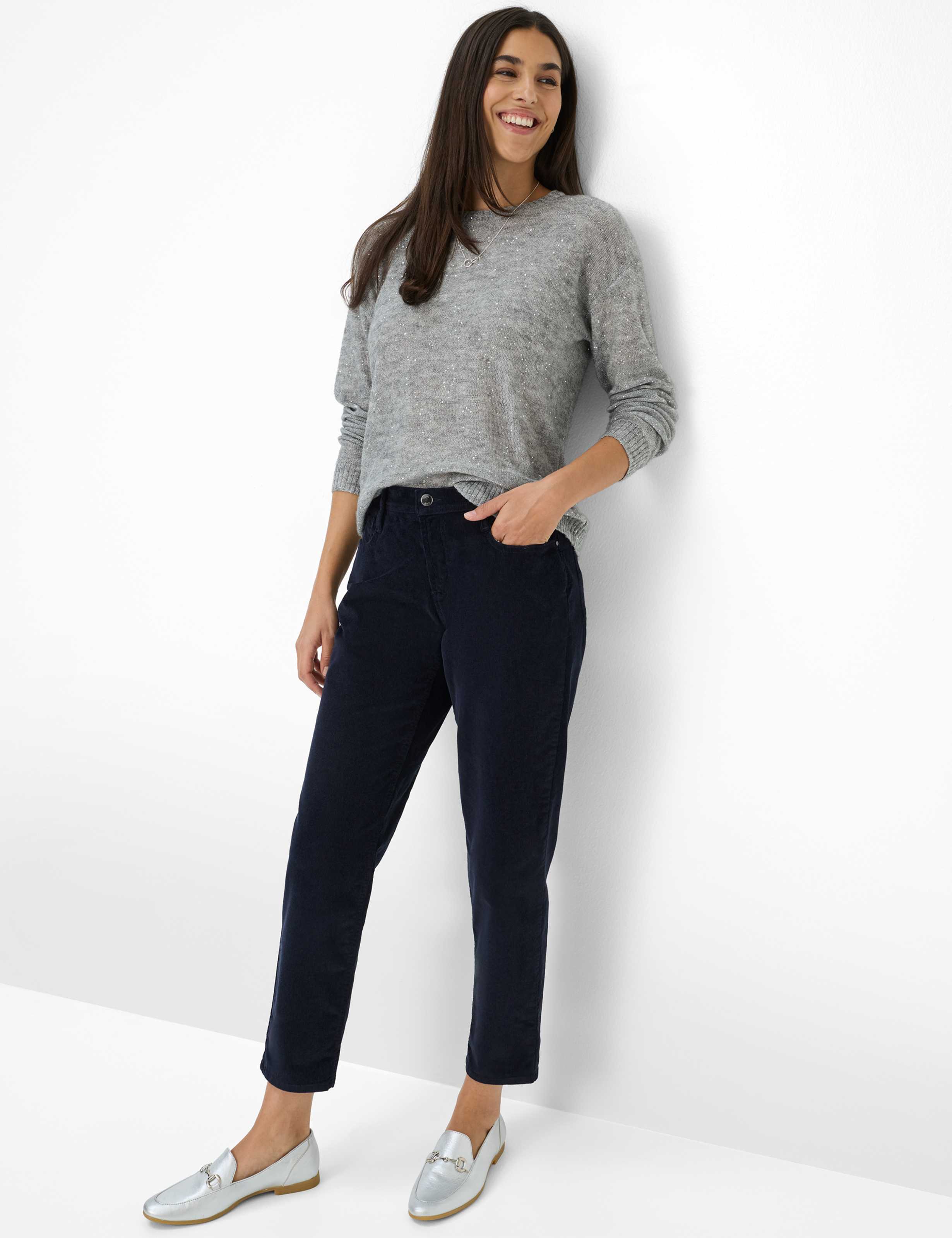Damen Style MILEY S Dunkelblau Relaxed Fit Model Outfit