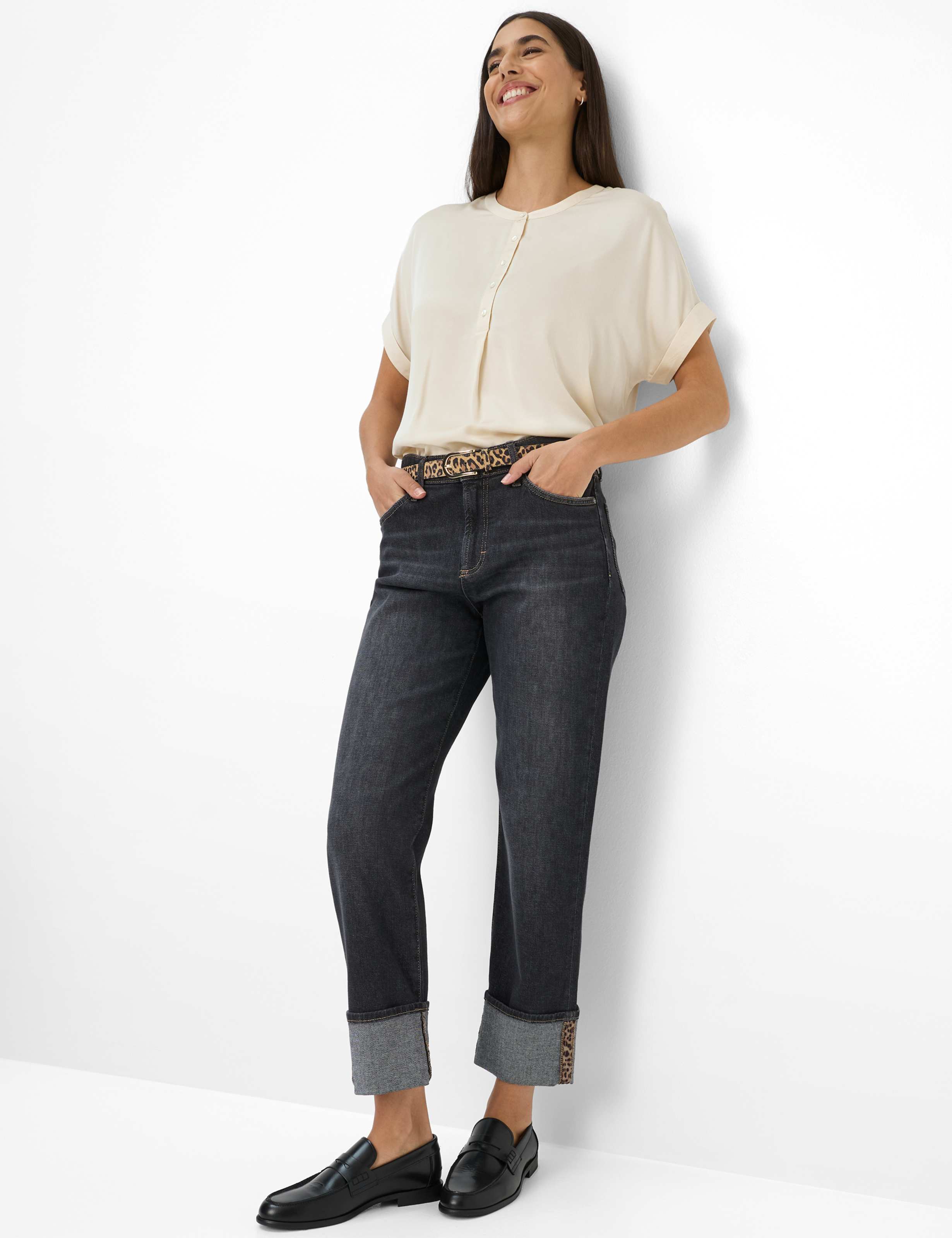 Femme Style MADISON S Denim Gris Foncé Straight Fit Tenue du mannequin