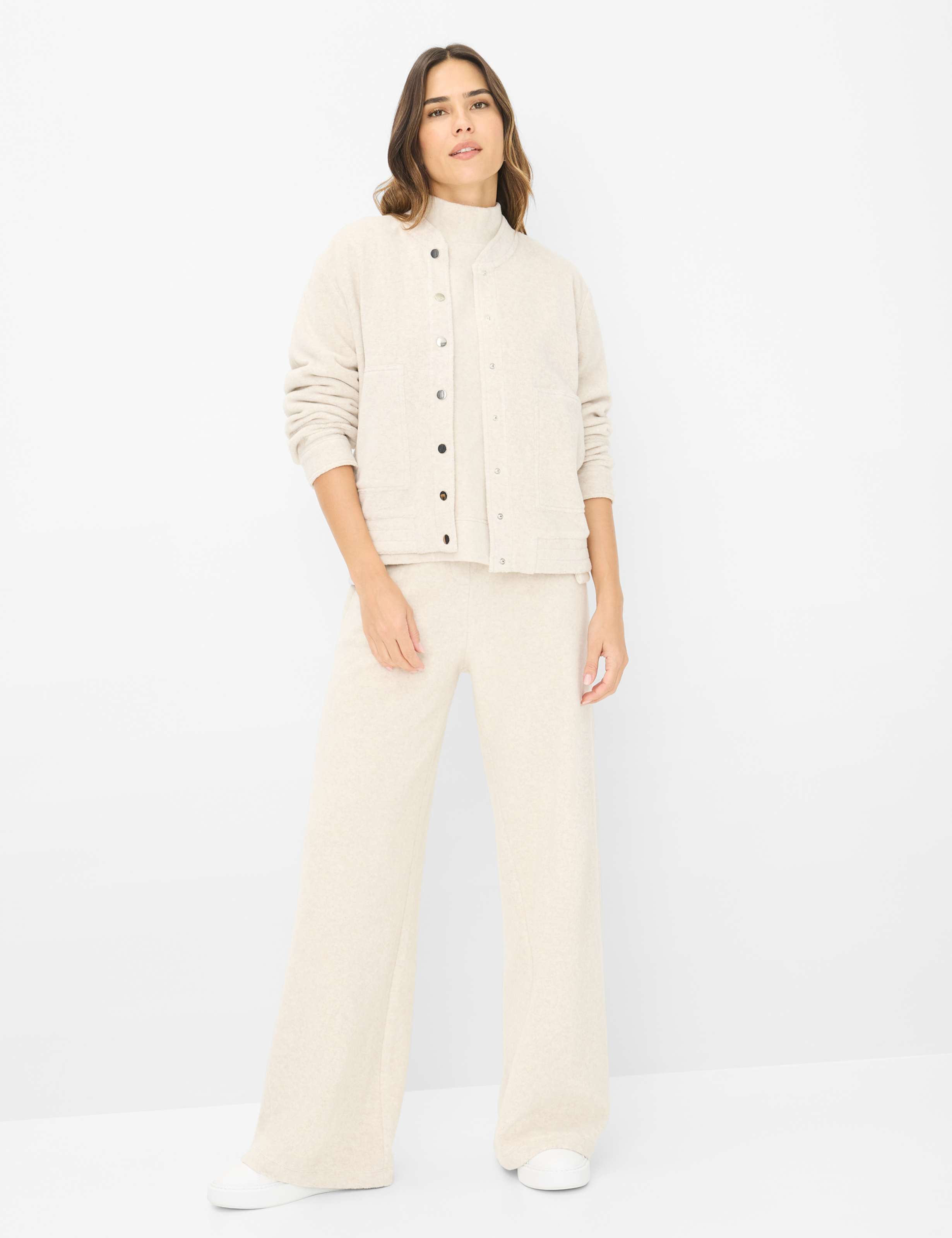Femme Style BO L Beige Clair  Tenue du mannequin