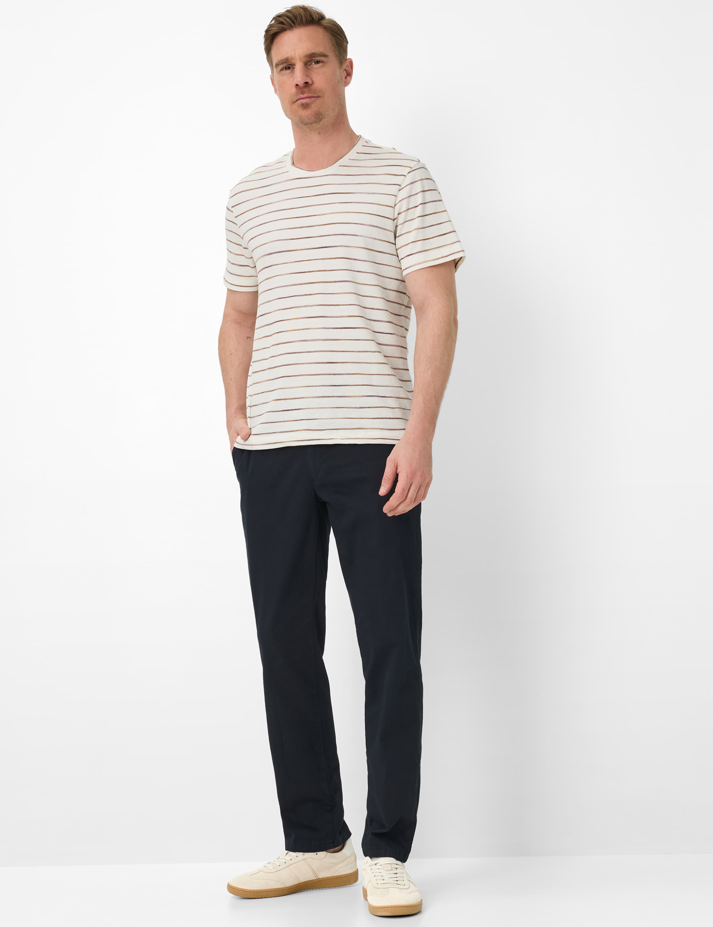 Homme Style EVANS Bleu Foncé Regular Fit Tenue du mannequin