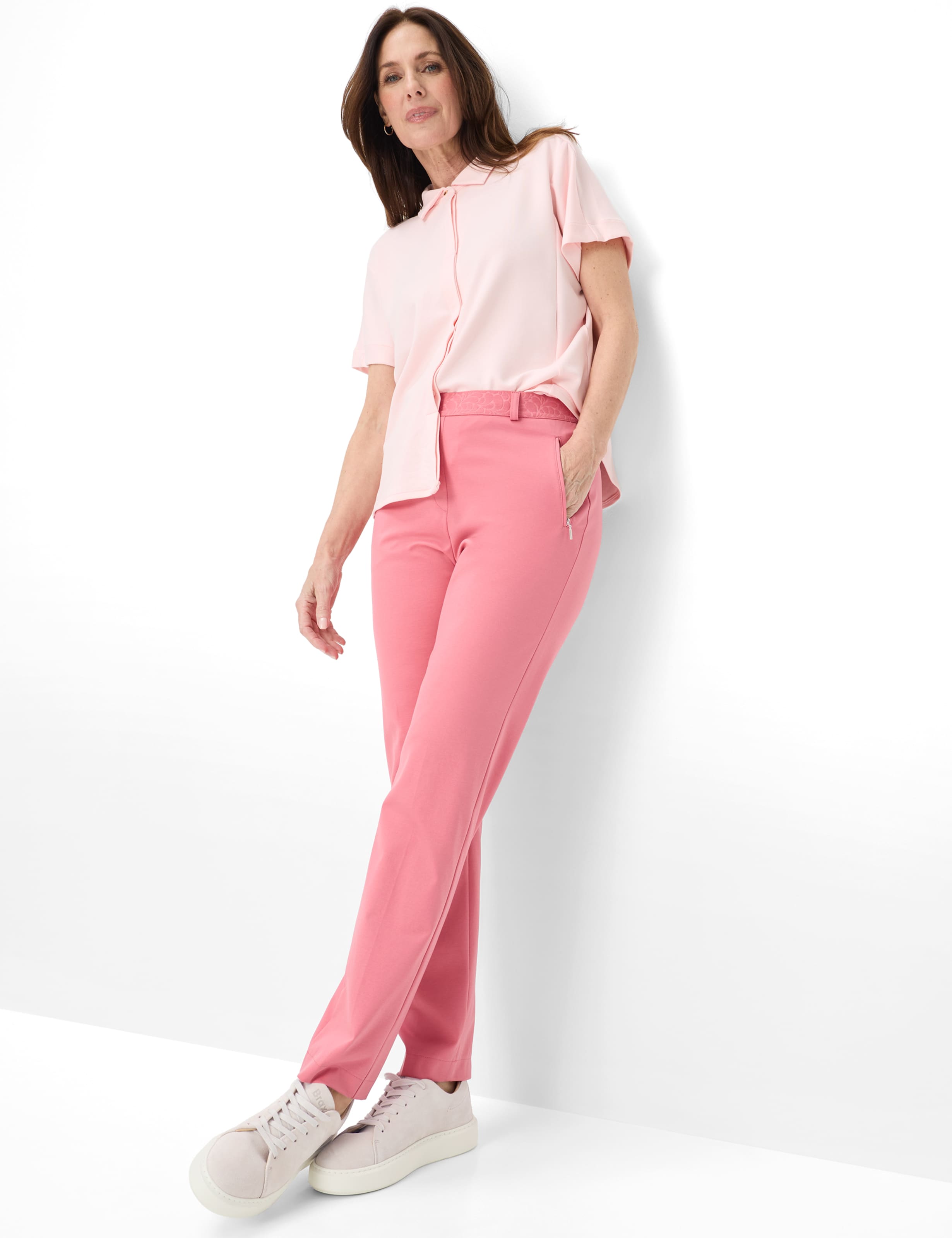 Damen Style CILLY Hellrot Comfort Plus Fit Model Outfit