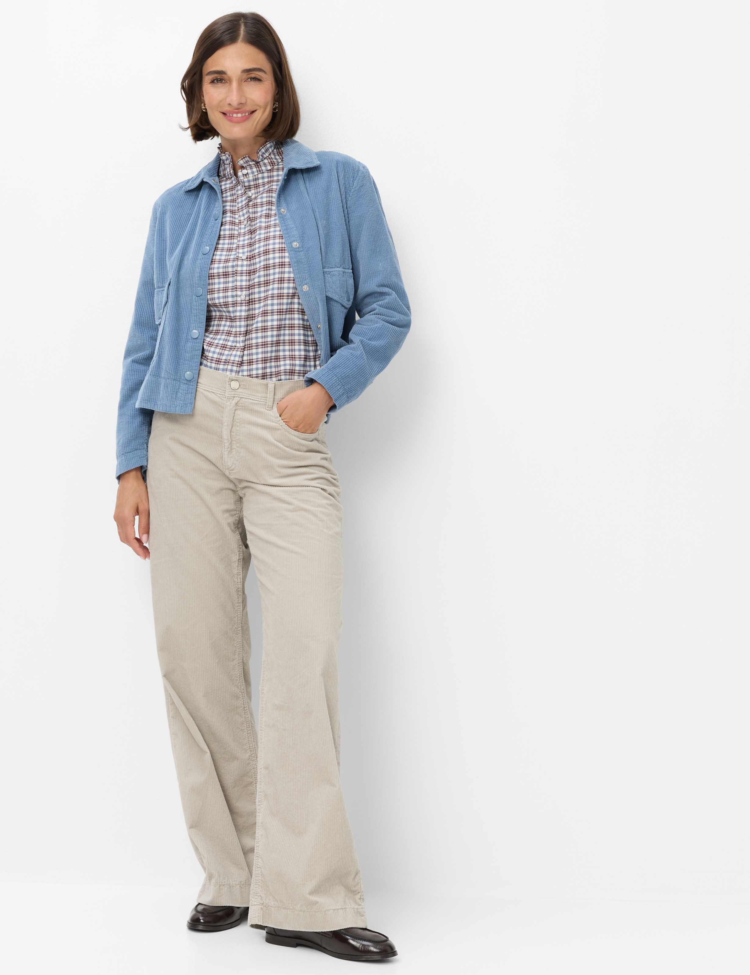 Femme Style VICTORIA Violette Foncé  Tenue du mannequin