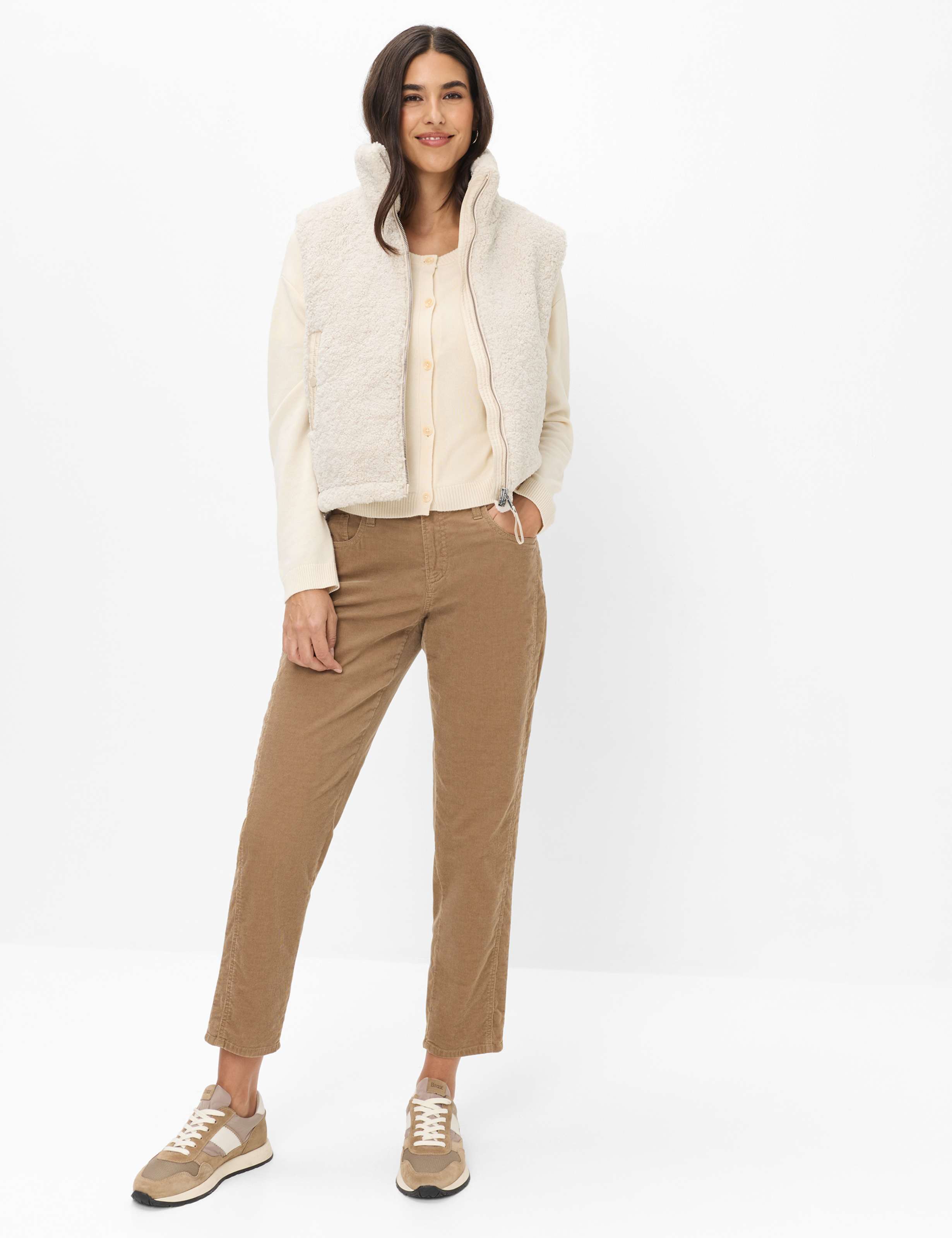 Femme Style MILEY S Marron Tapered Fit Tenue du mannequin