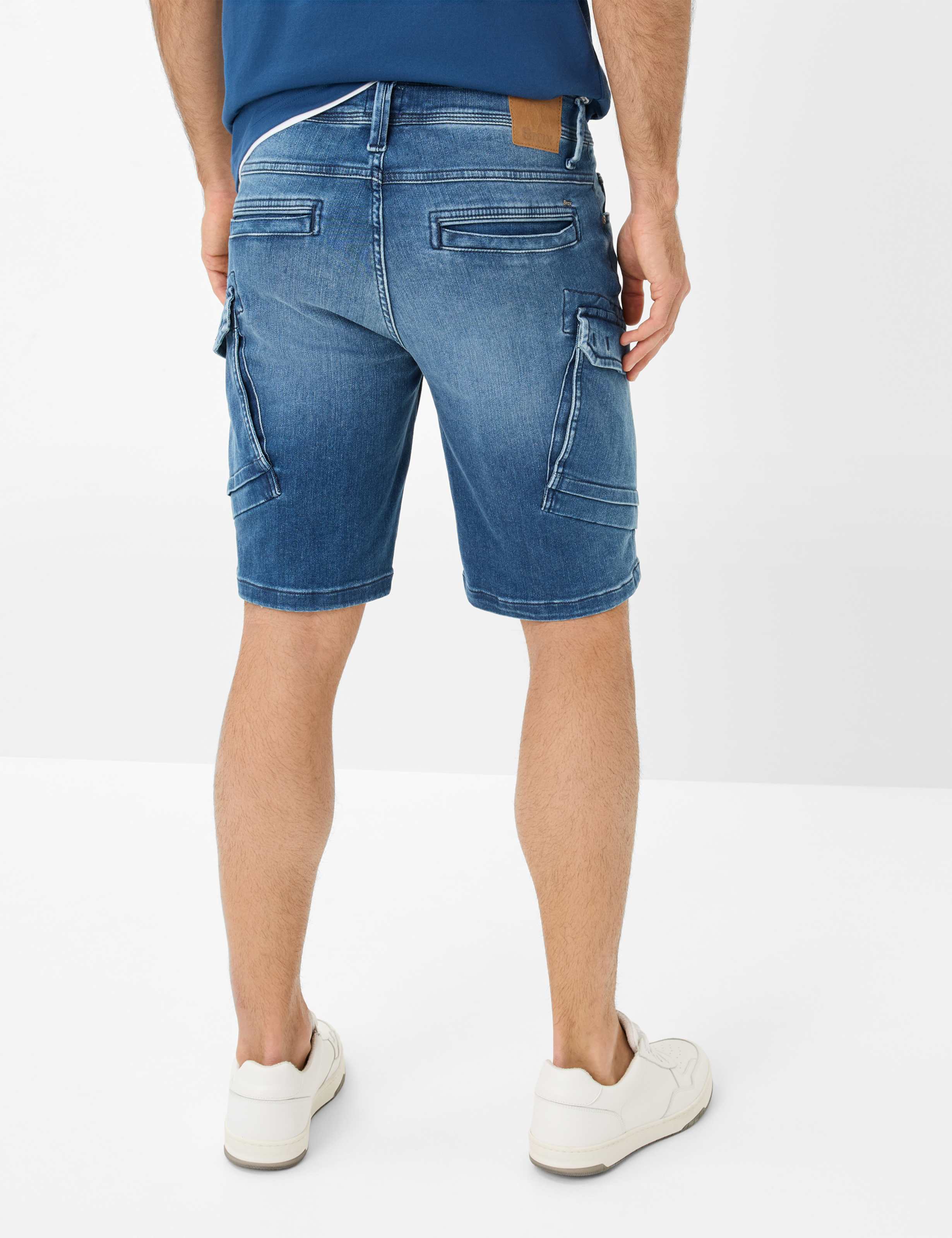 Herren Style CHRIS Denim Blau Modern Fit Model Rueck