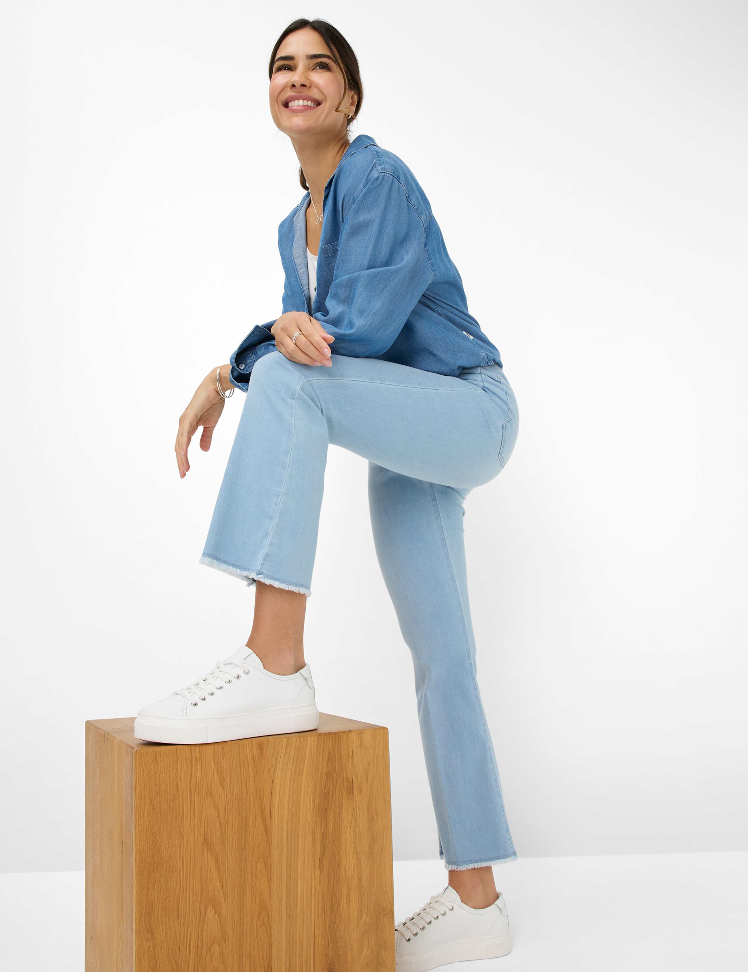 Women Style SHAKIRA S Denim Blue Slim Fit Detail 1