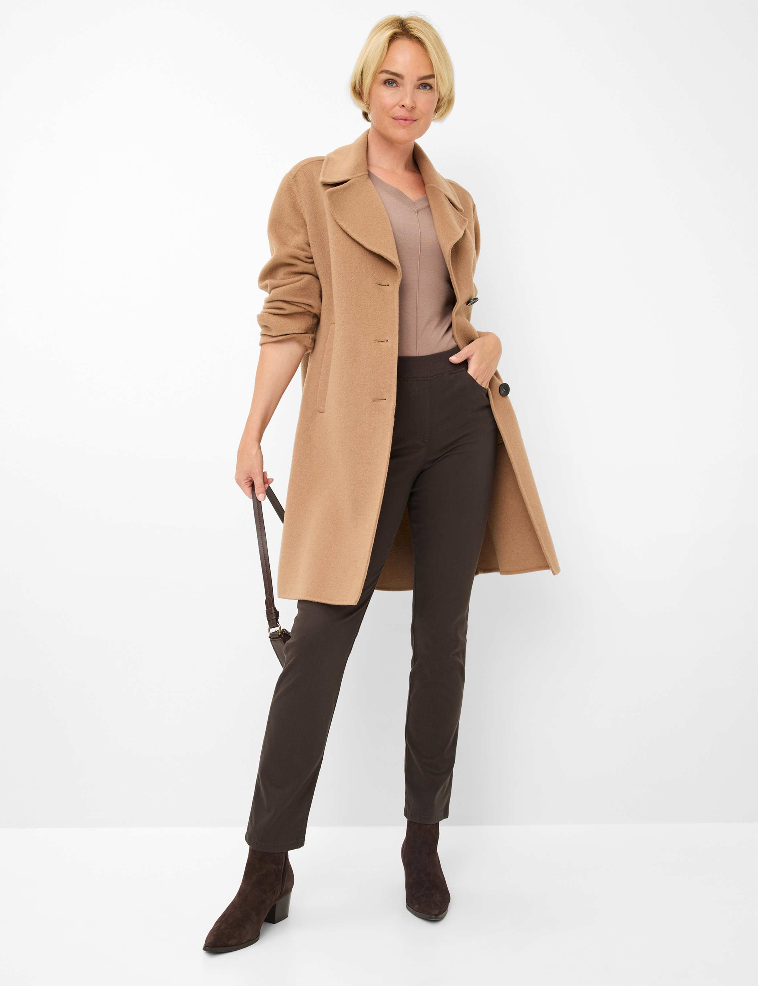 Dames Style PAMINA Donkerbruin Slim Fit Model outfit