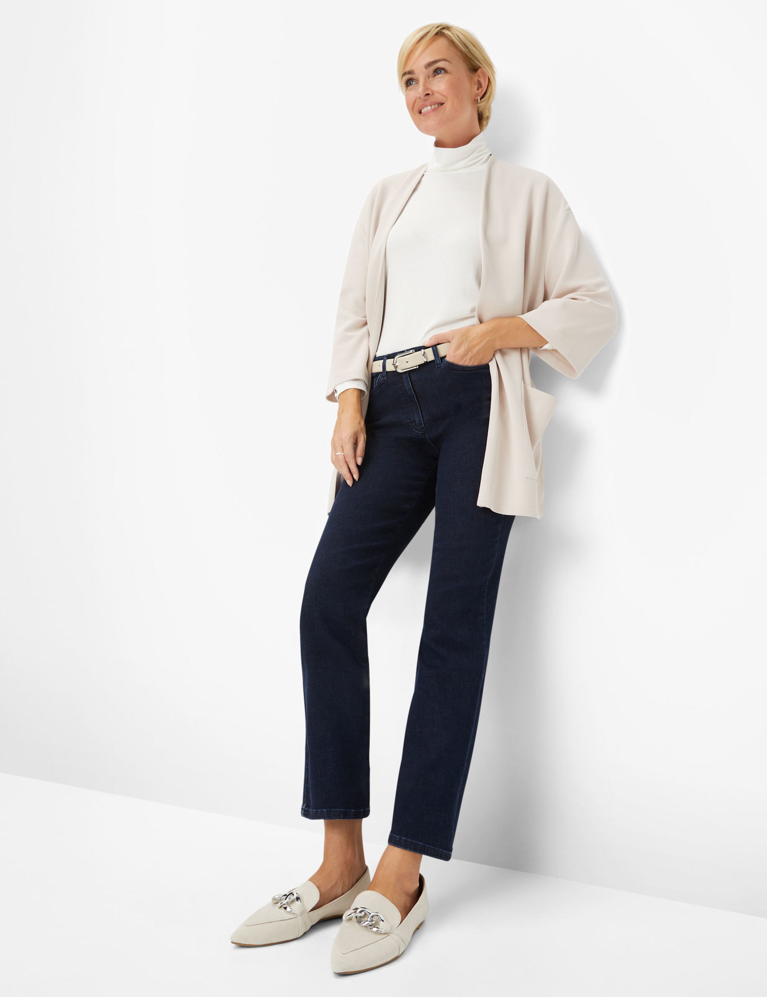 Damen Style PATTI STRAIGHT Denim Dunkelblau Slim Fit Model Outfit