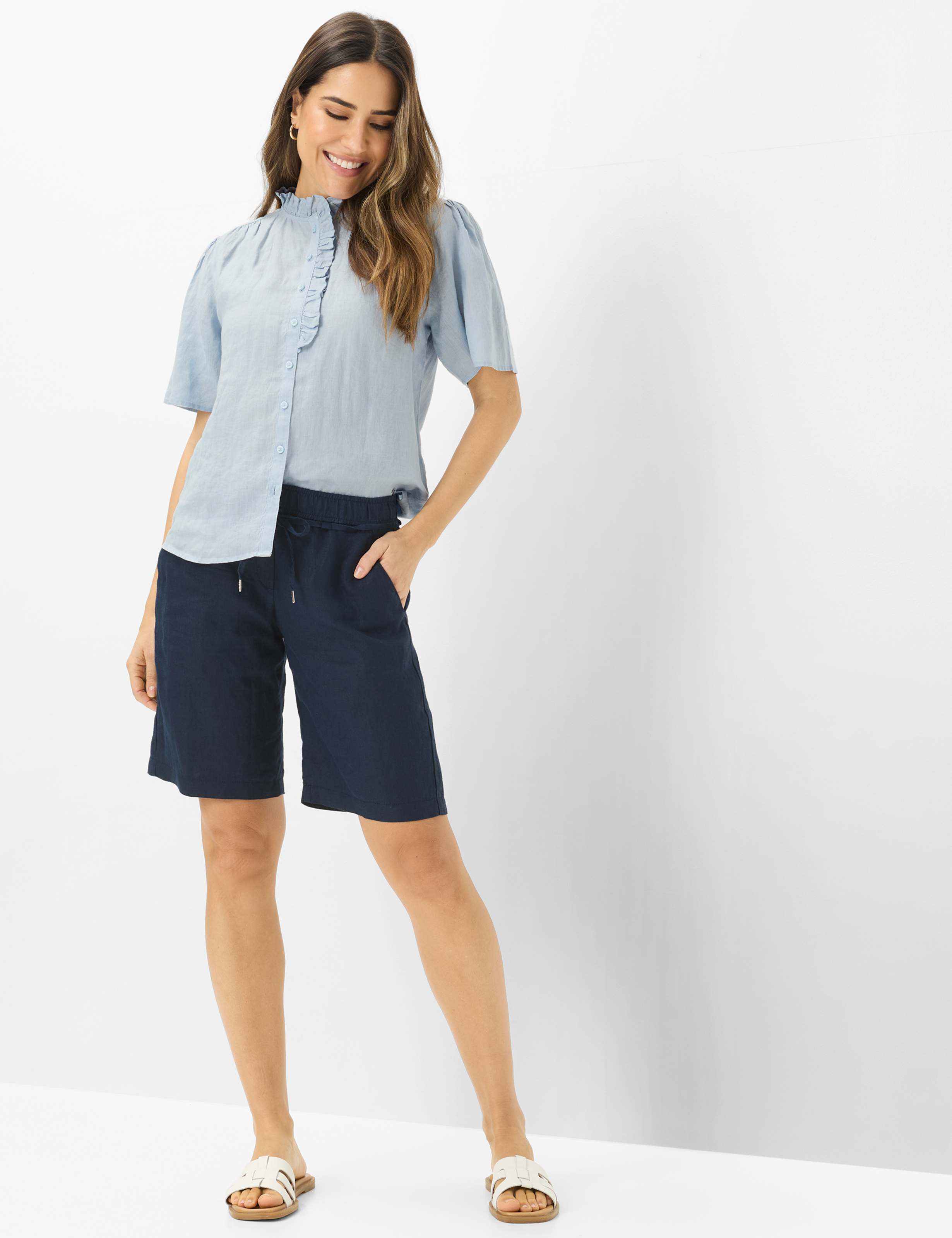 Femme Style VIVE Bleu Clair  Tenue du mannequin