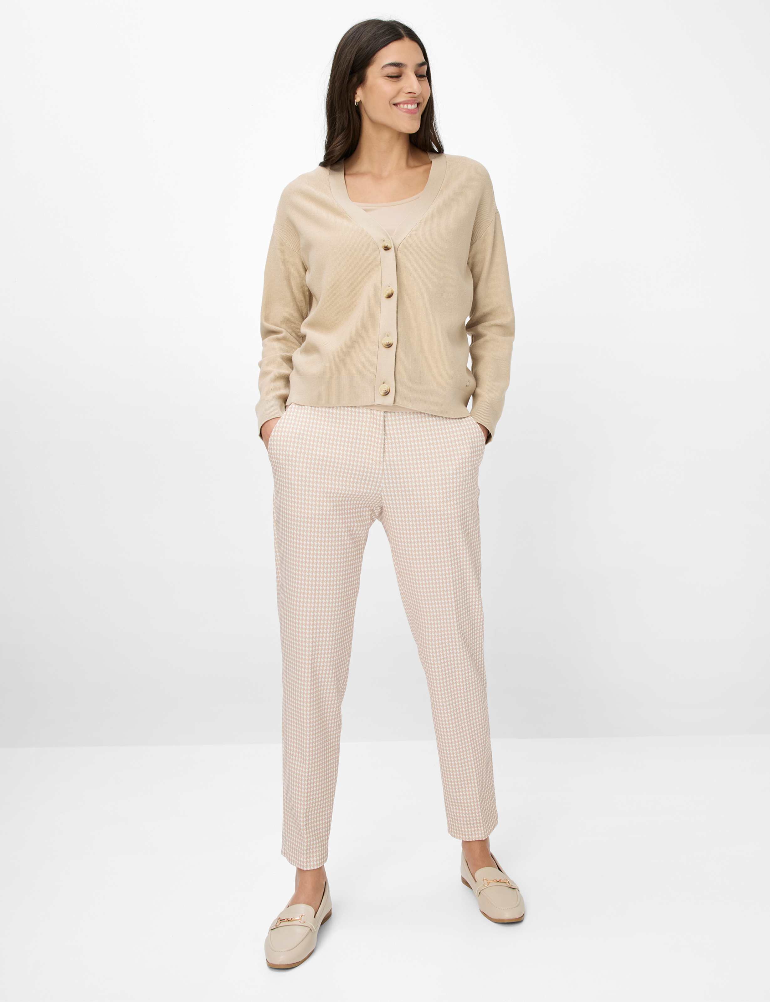 Women Style ANIQUE Beige  Model Outfit