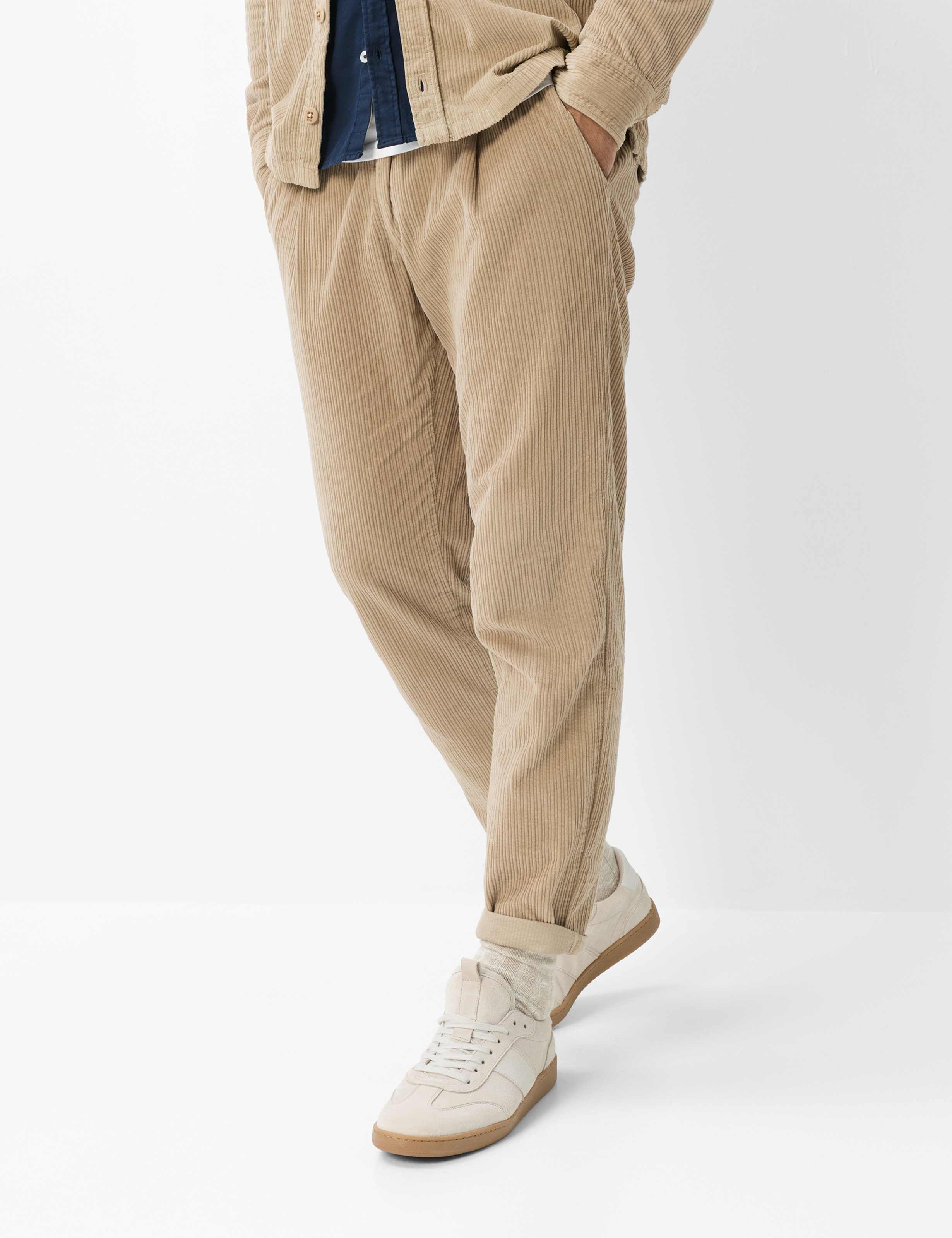 Herren Style TINO Beige Tapered Fit Model Front