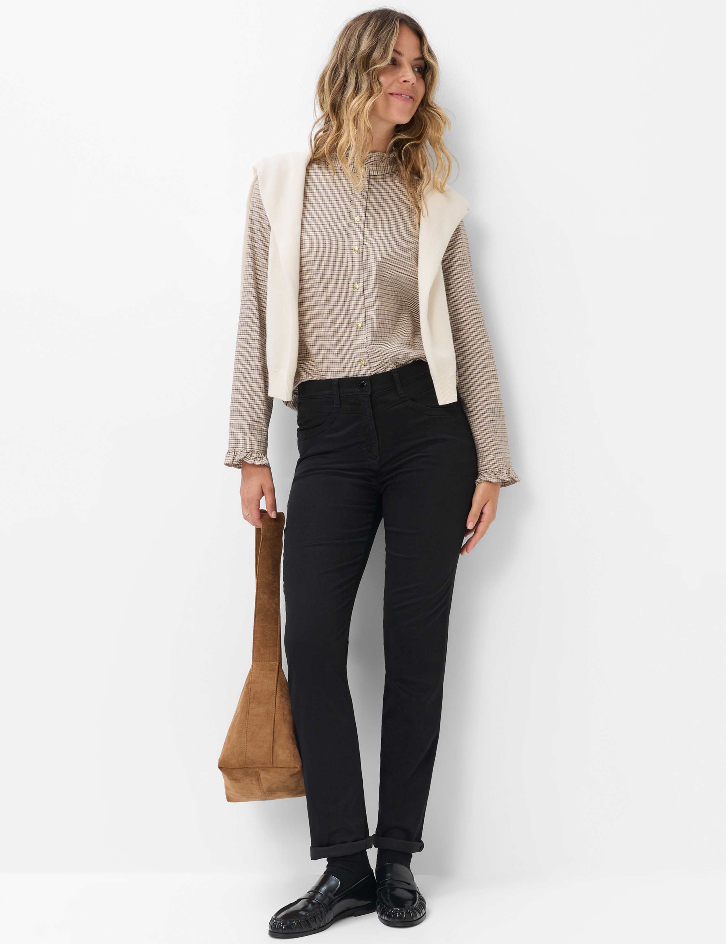 Femme Style LAURA NEW Noir  Tenue du mannequin