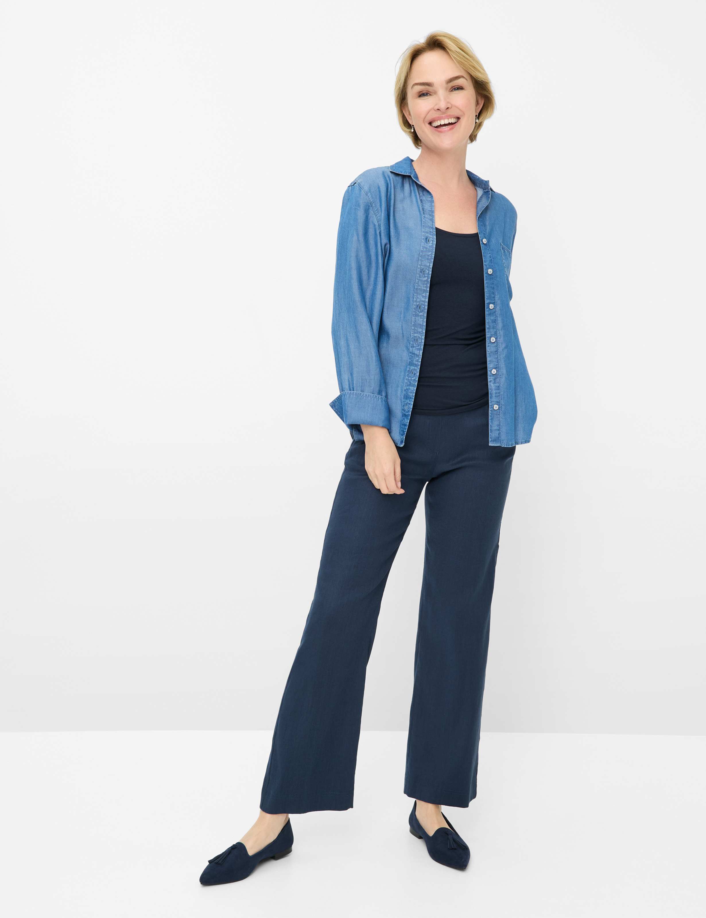 Damen Style PAM FLARED Dunkelblau Slim Fit Model Outfit