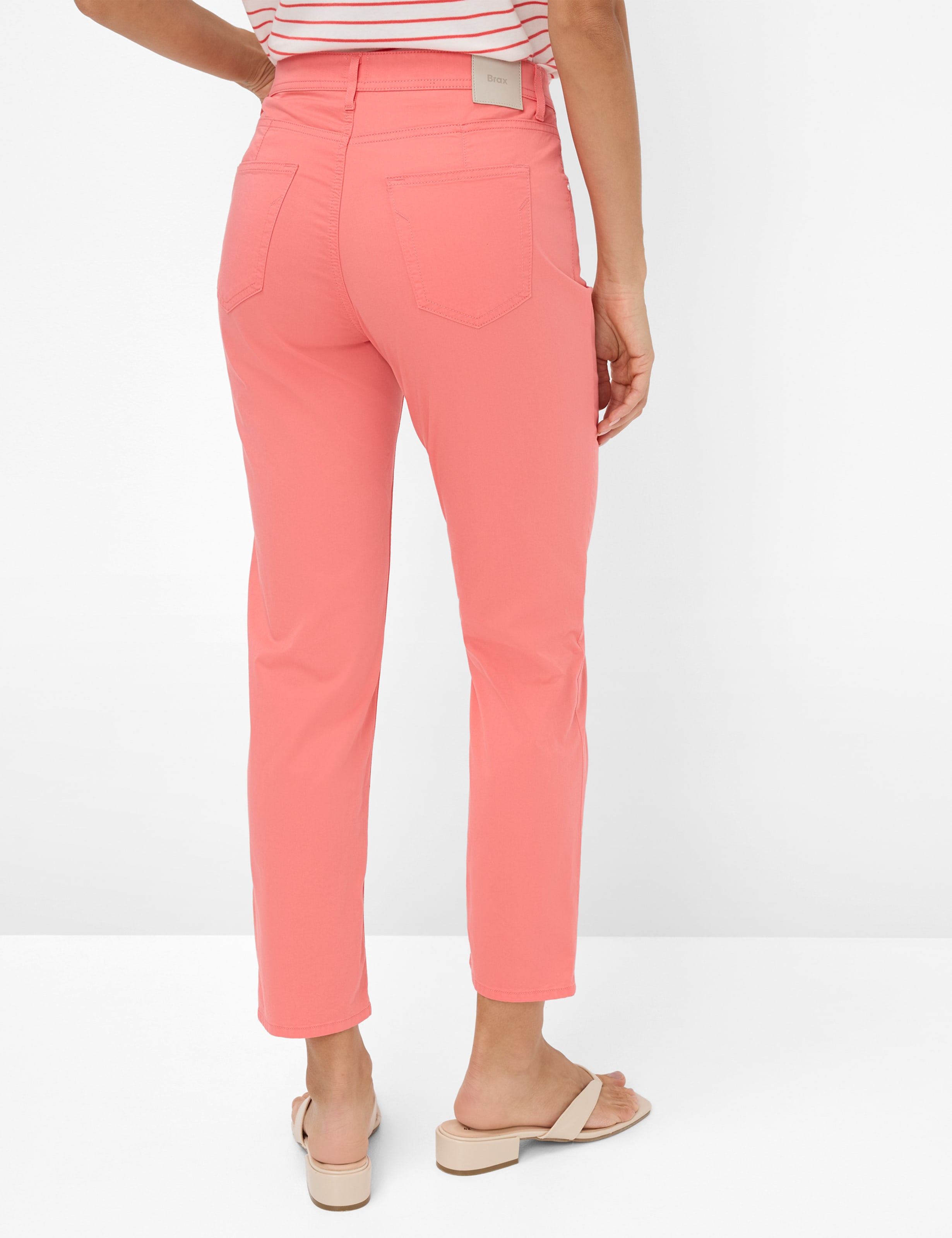 Damen Style CAROLA S Hellrot Feminine Fit Model Rueck
