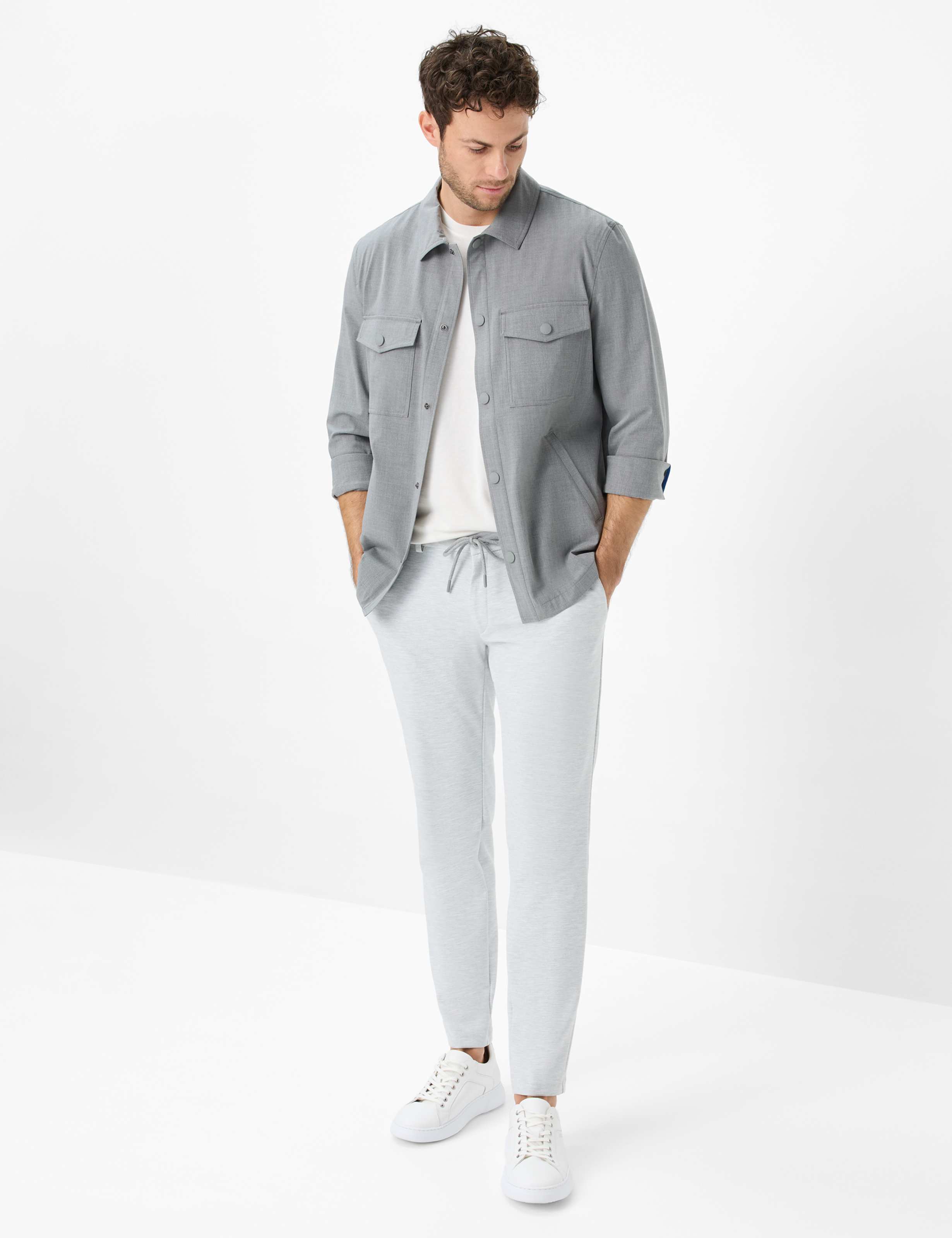 Homme Style SILVIO Gris Clair Modern Fit Tenue du mannequin