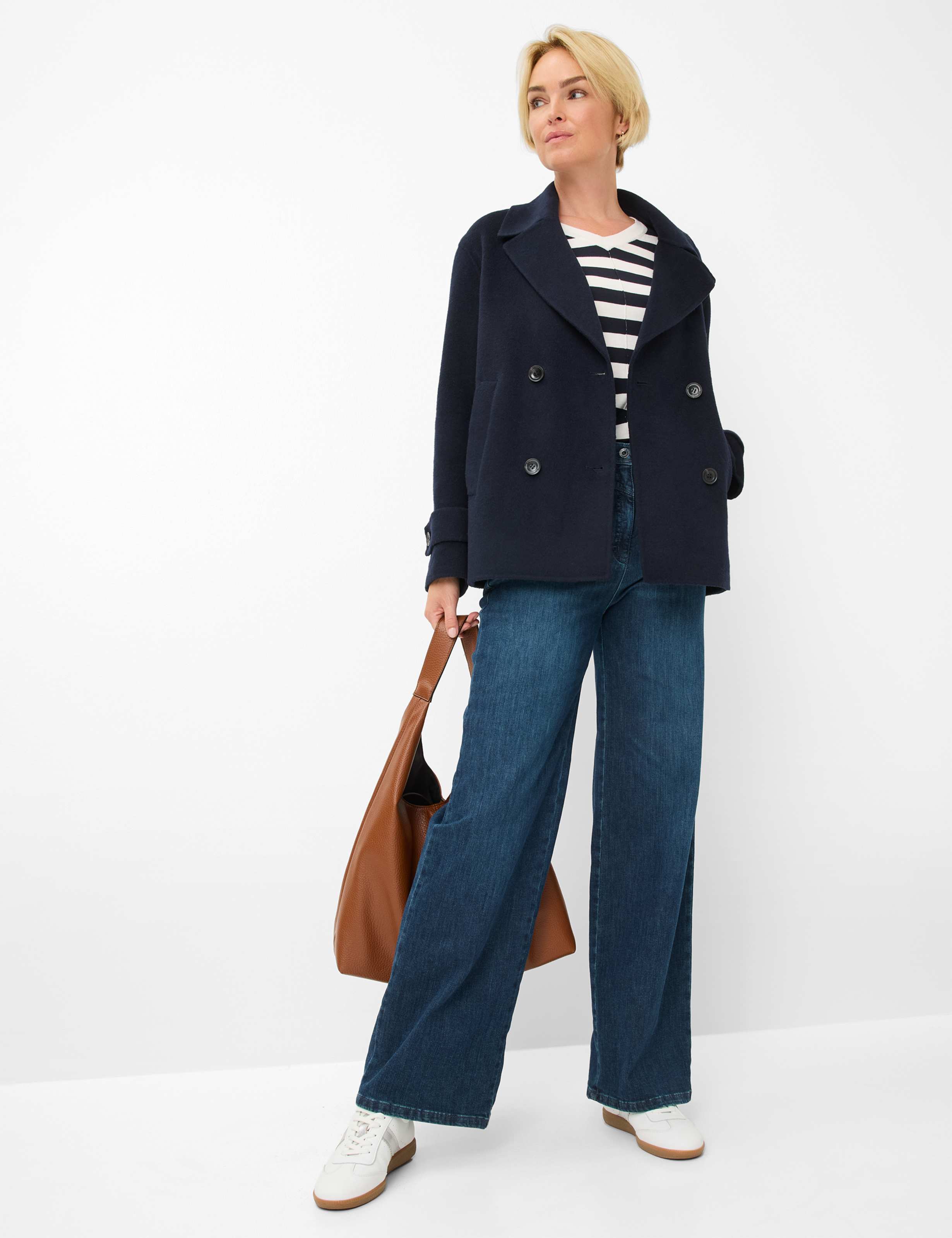 Damen Style LAURA FLARED Denim Blau Super Slim Fit Model Outfit
