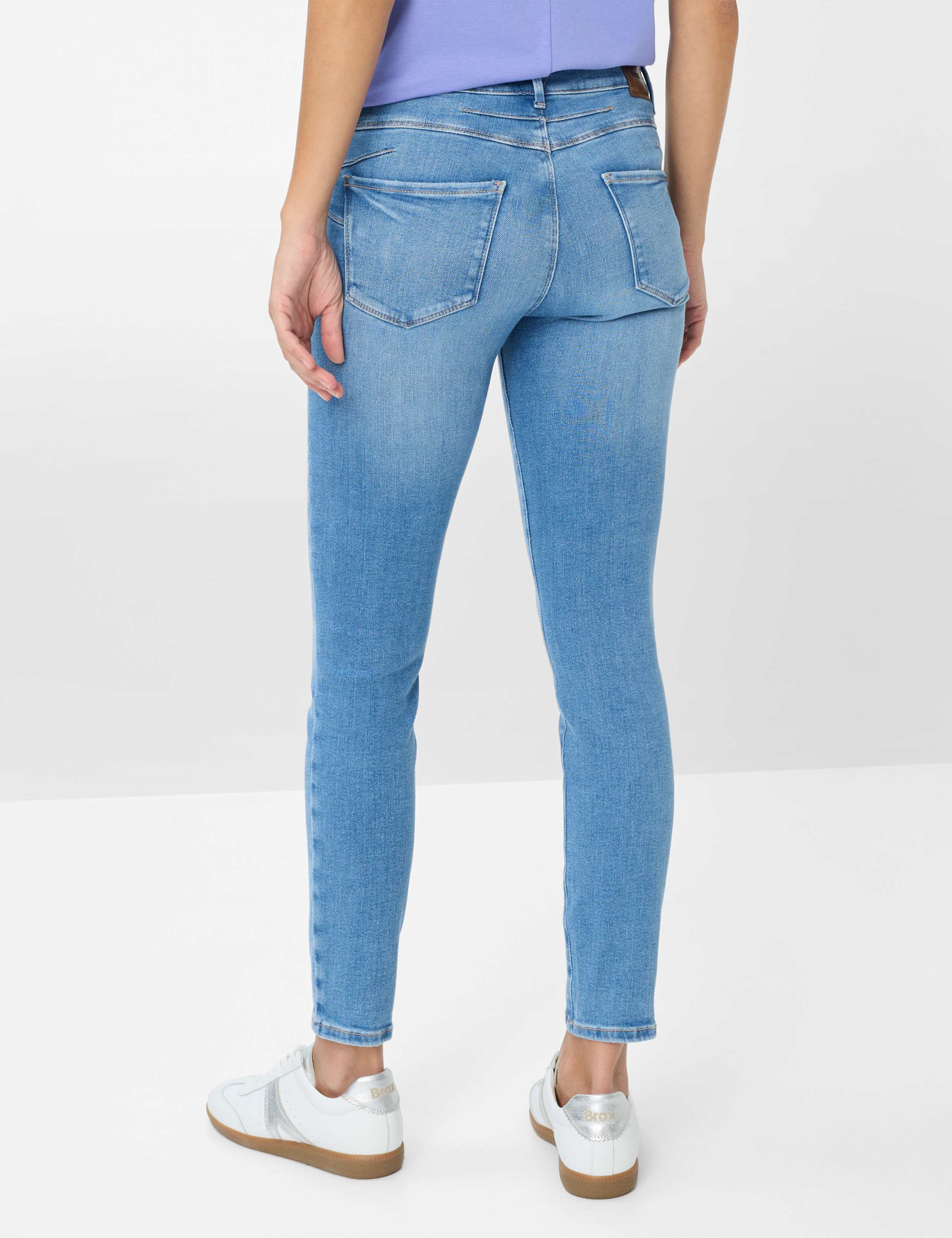 Damen Style ANA Denim Hellblau Skinny Fit Model Rueck