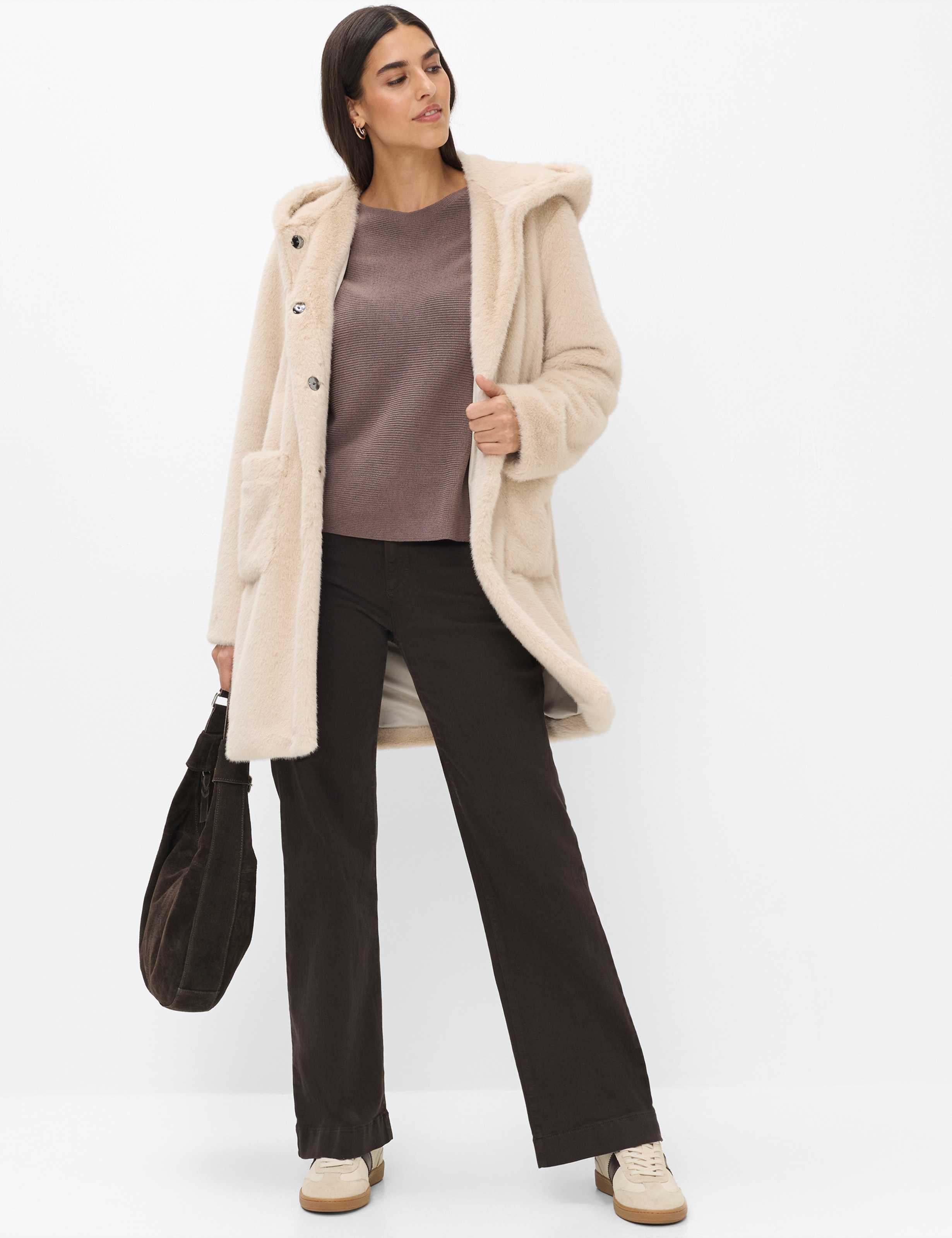 Dame Style ILONA Cream White  Model Outfit