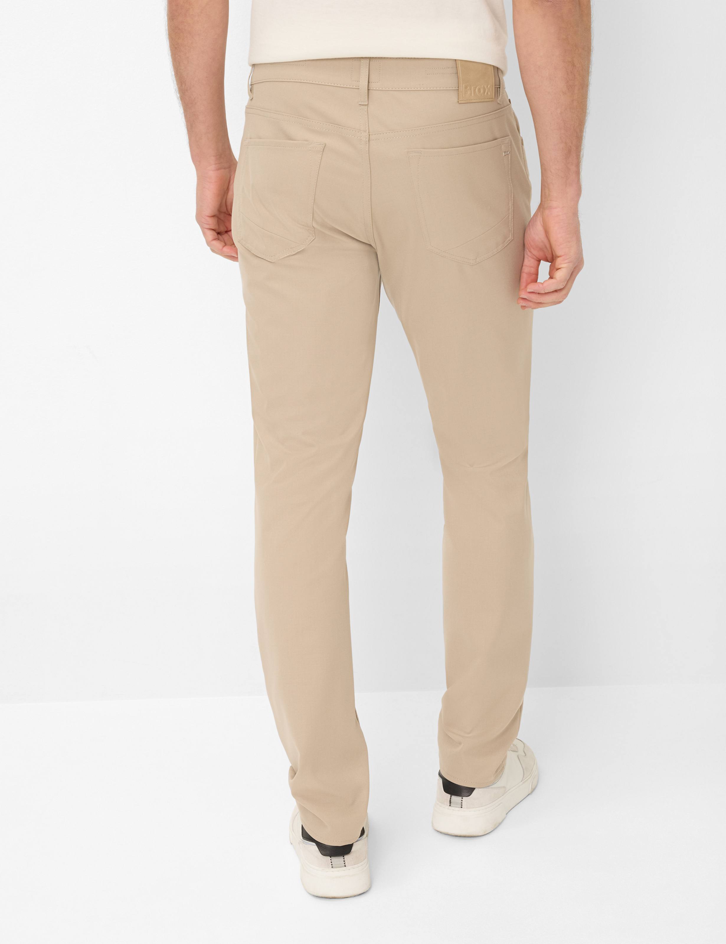 Herren Style CHUCK Beige Modern Fit Model Rueck