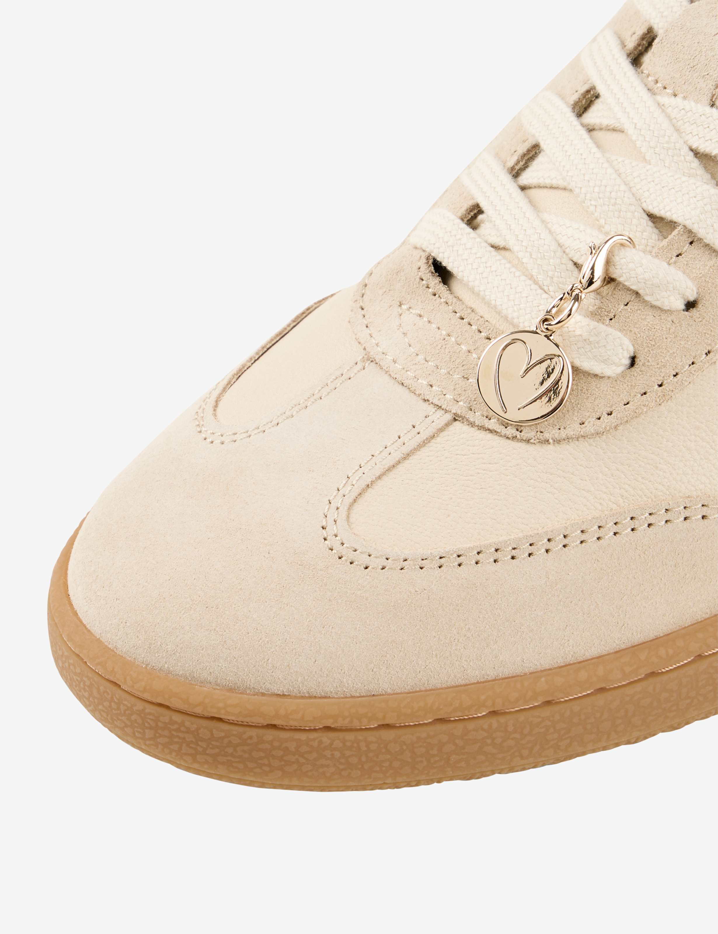 Shades of Beige, DETAIL_TWO_ISHOP