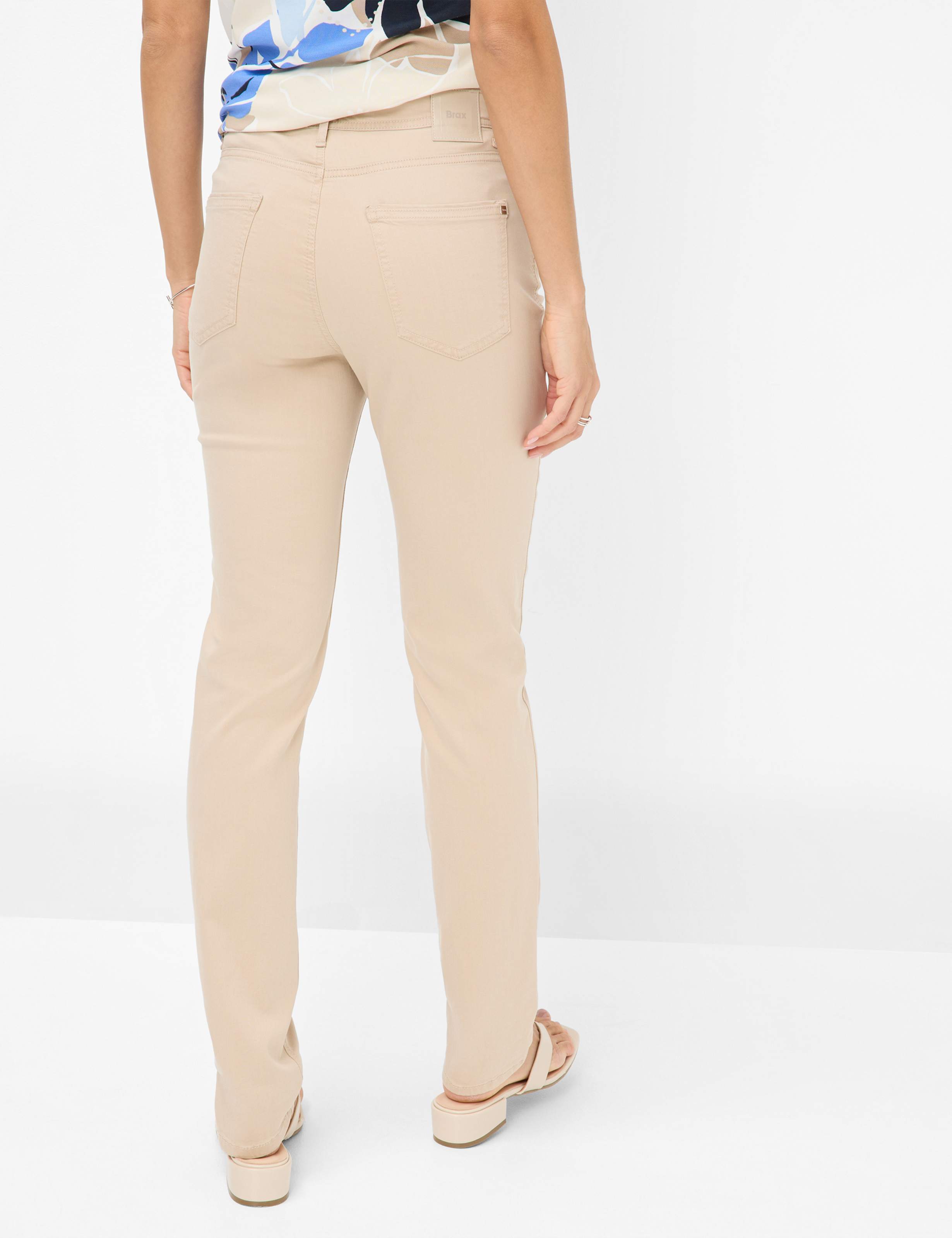 Damen Style CAROLA Denim Beige Feminine Fit Model Rueck