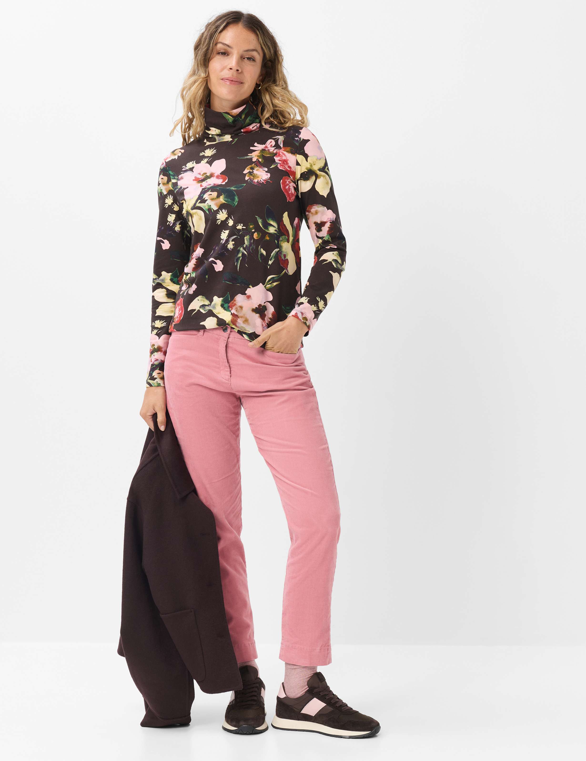 Damen Style CARINA L Dunkelbraun  Model Outfit