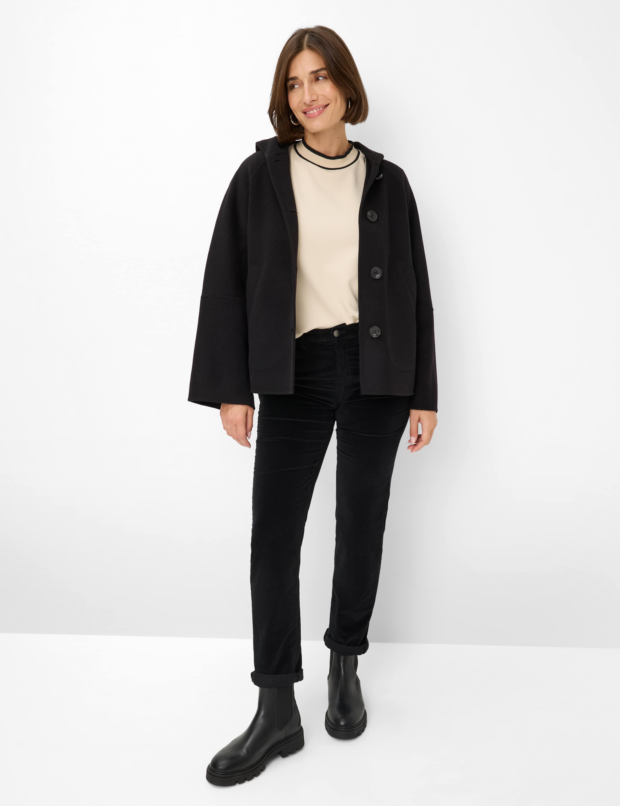 Dame Style CAROLA Sort Feminine Fit Model Outfit