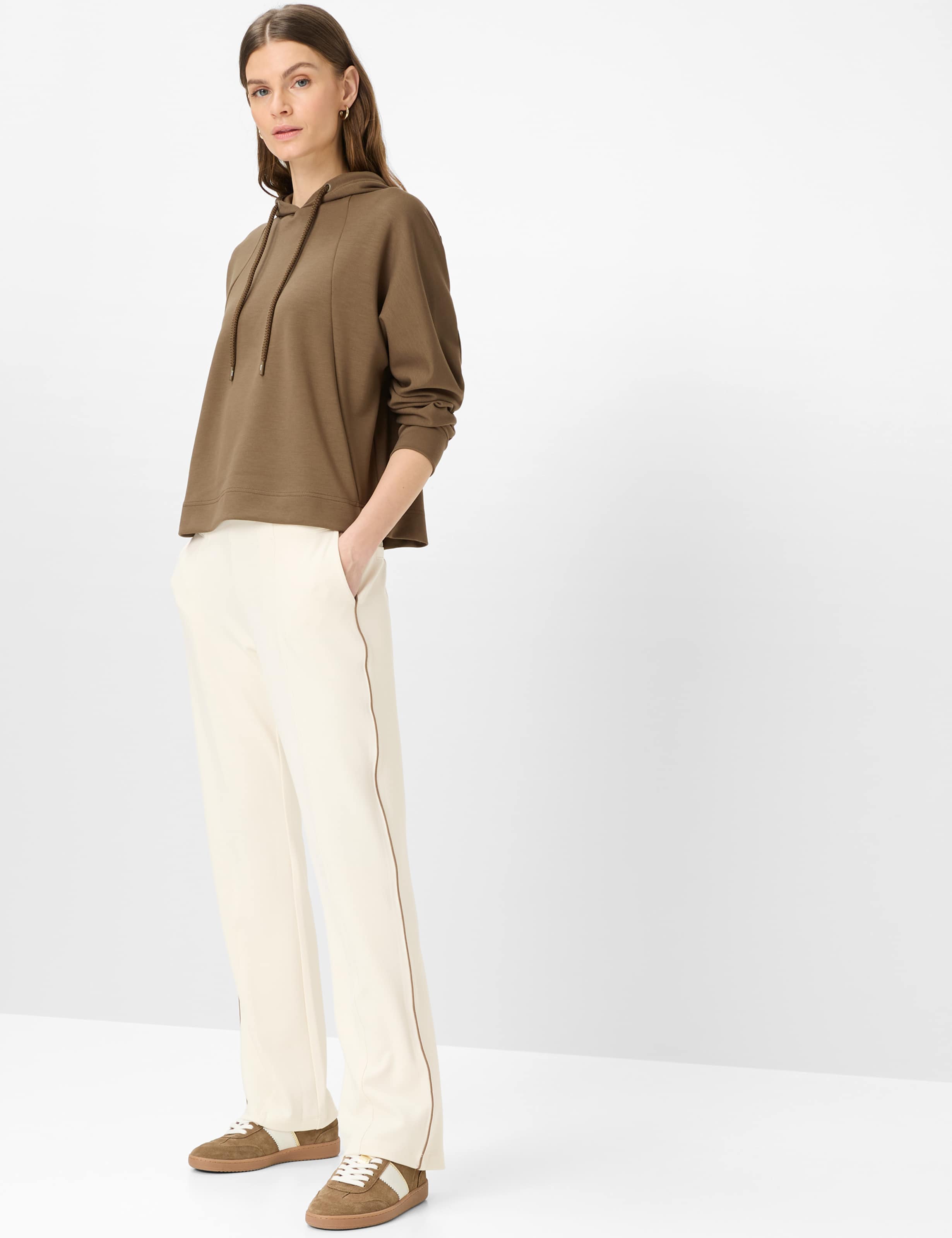 Femme Style MALIA Blanc Crème  Tenue du mannequin