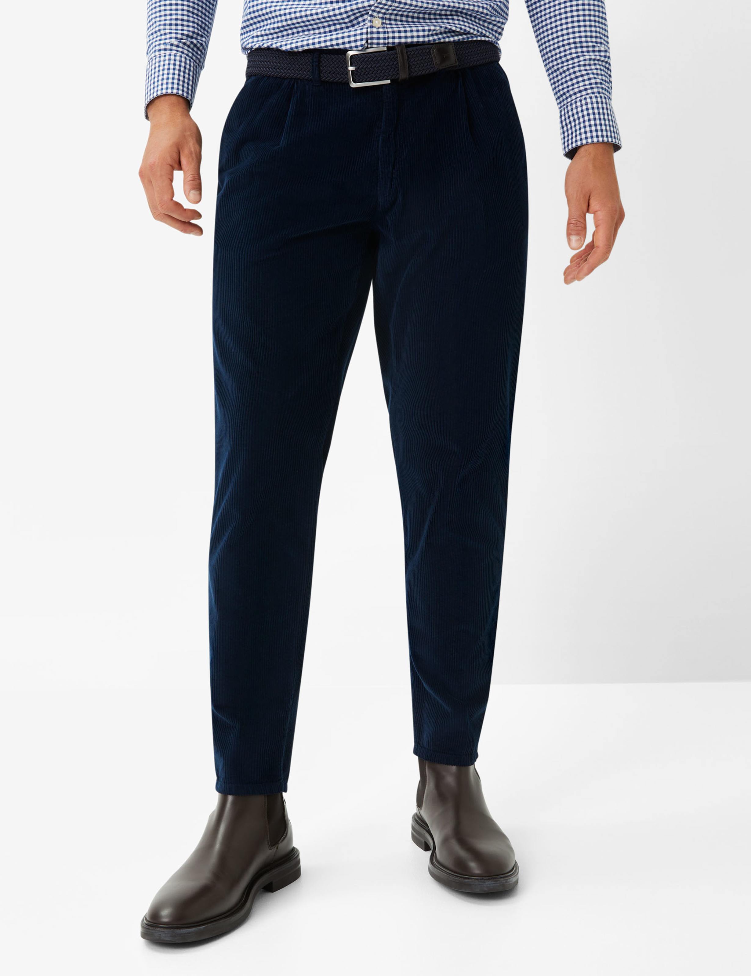 Artikel klicken und genauer betrachten! - Hyperlight Cord: Chino im Relaxed Fit | im Online Shop kaufen