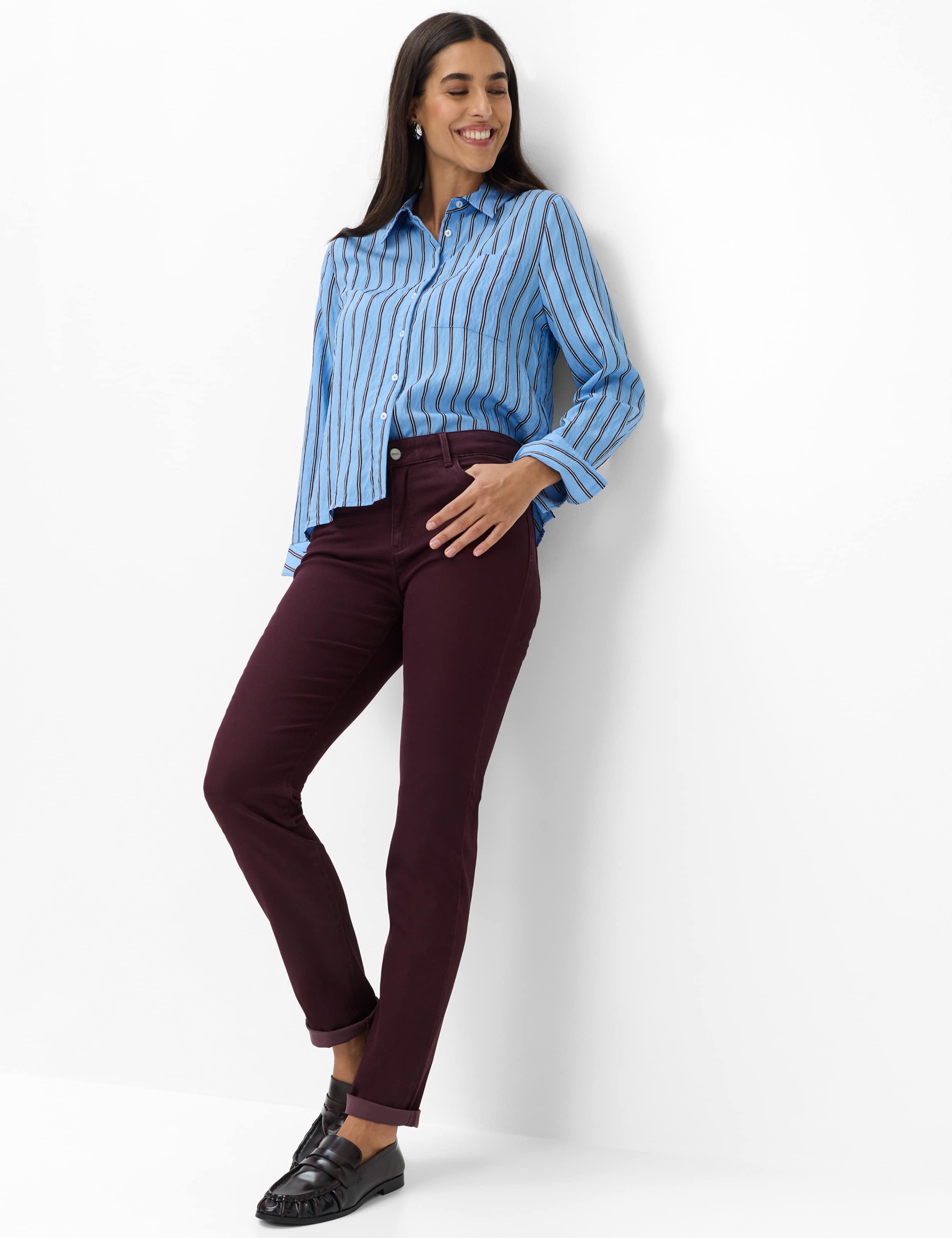 Damen Style SHAKIRA Dunkles Lila Slim Fit Model Outfit