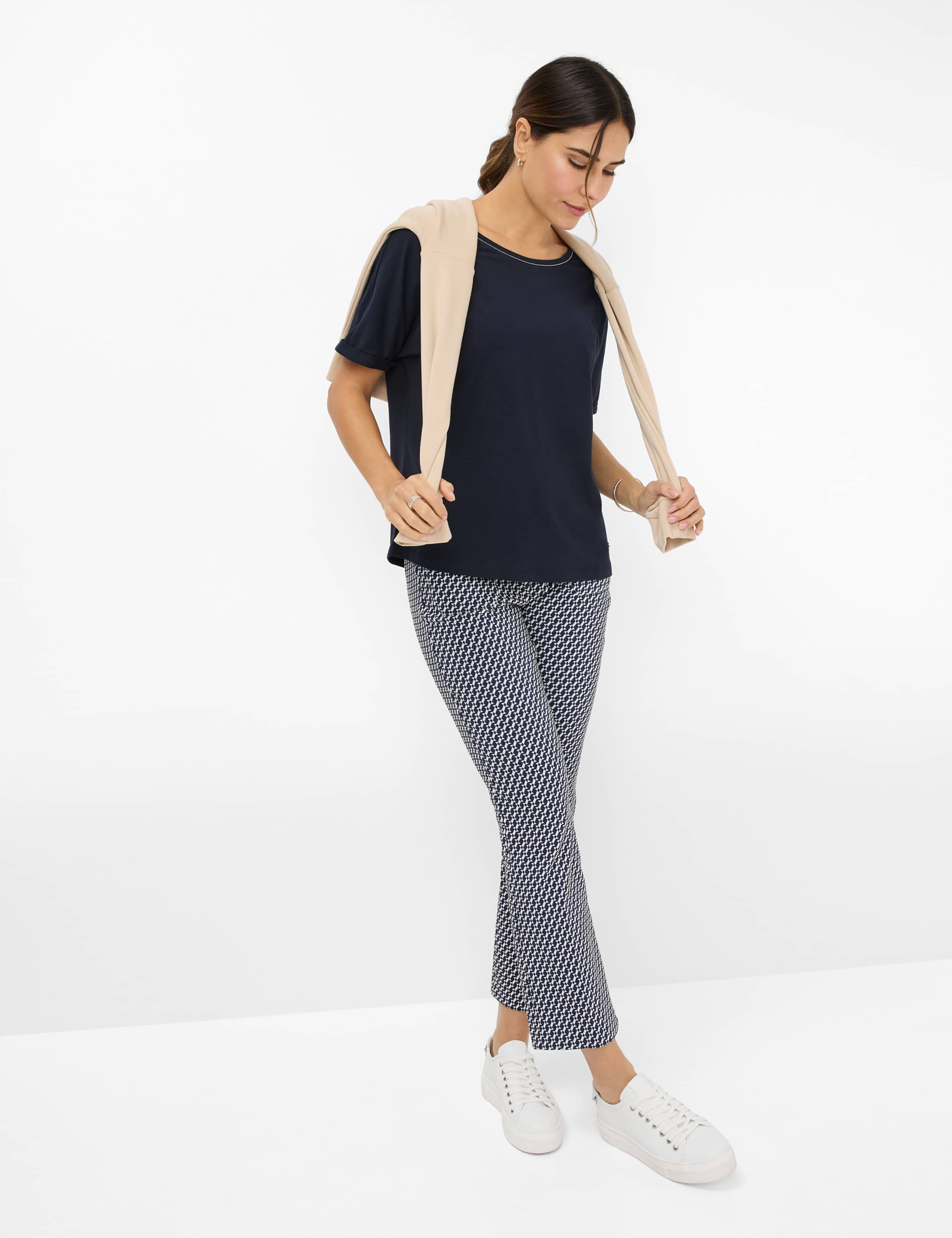 Damen Style CAELEN Dunkelblau  Model Outfit