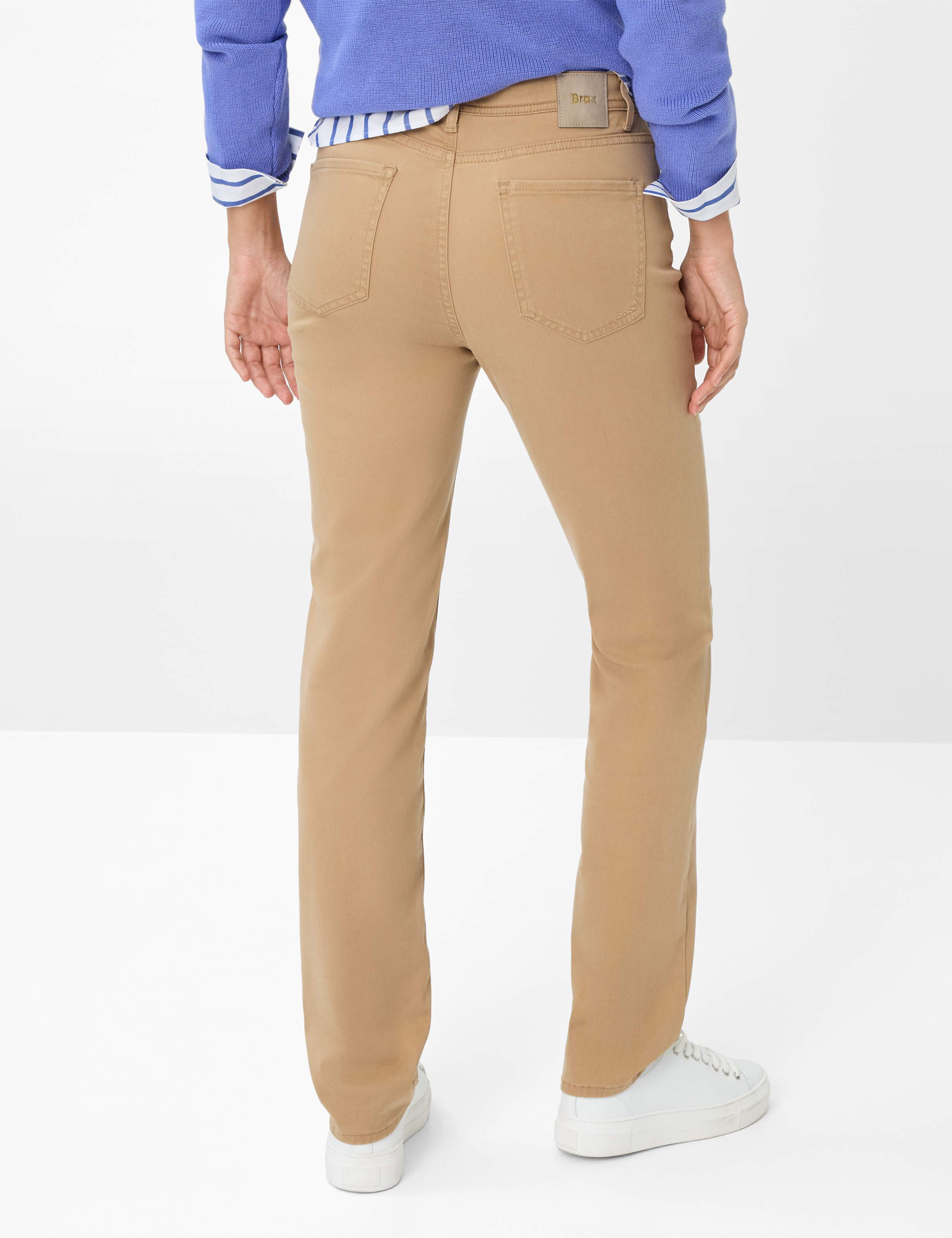 Damen Style CAROLA Hellbraun Feminine Fit Model Rueck