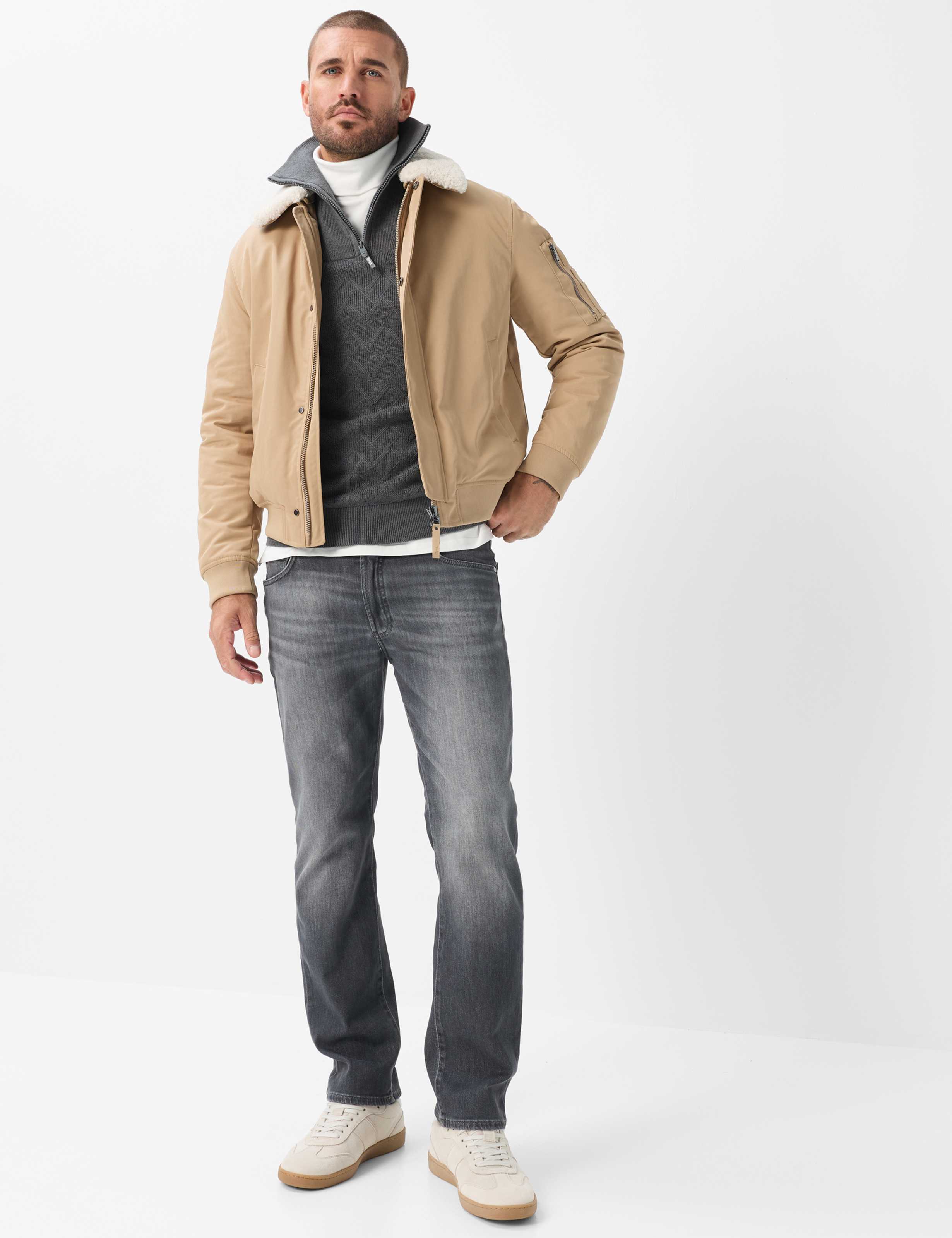Homme Style CLINT Denim Gris Moyen Relaxed Fit Tenue du mannequin