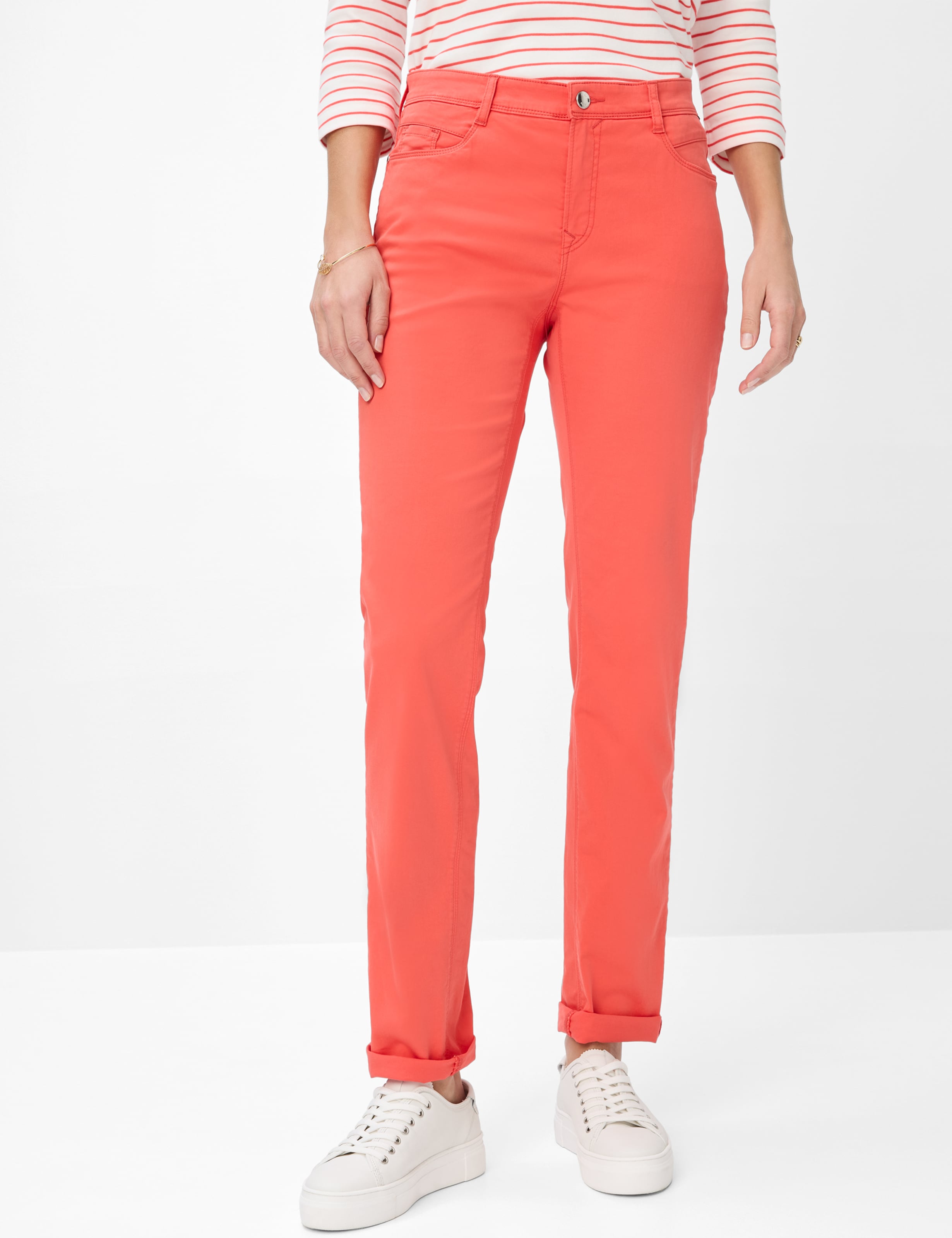 Women Style CAROLA Red Feminine Fit Detail 1