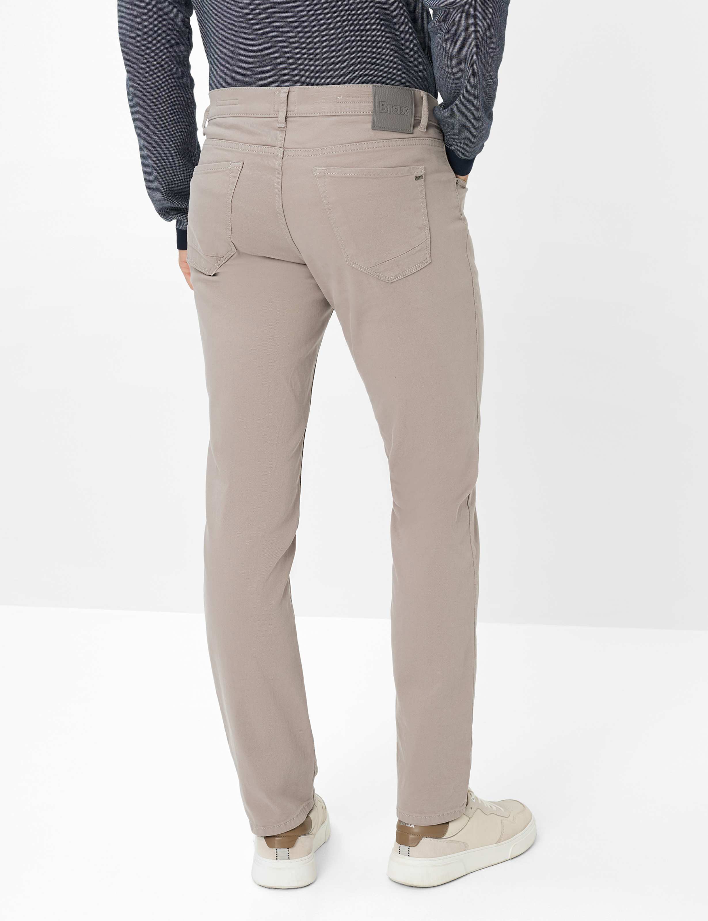Herren Style CHUCK Beige Modern Fit Model Rueck