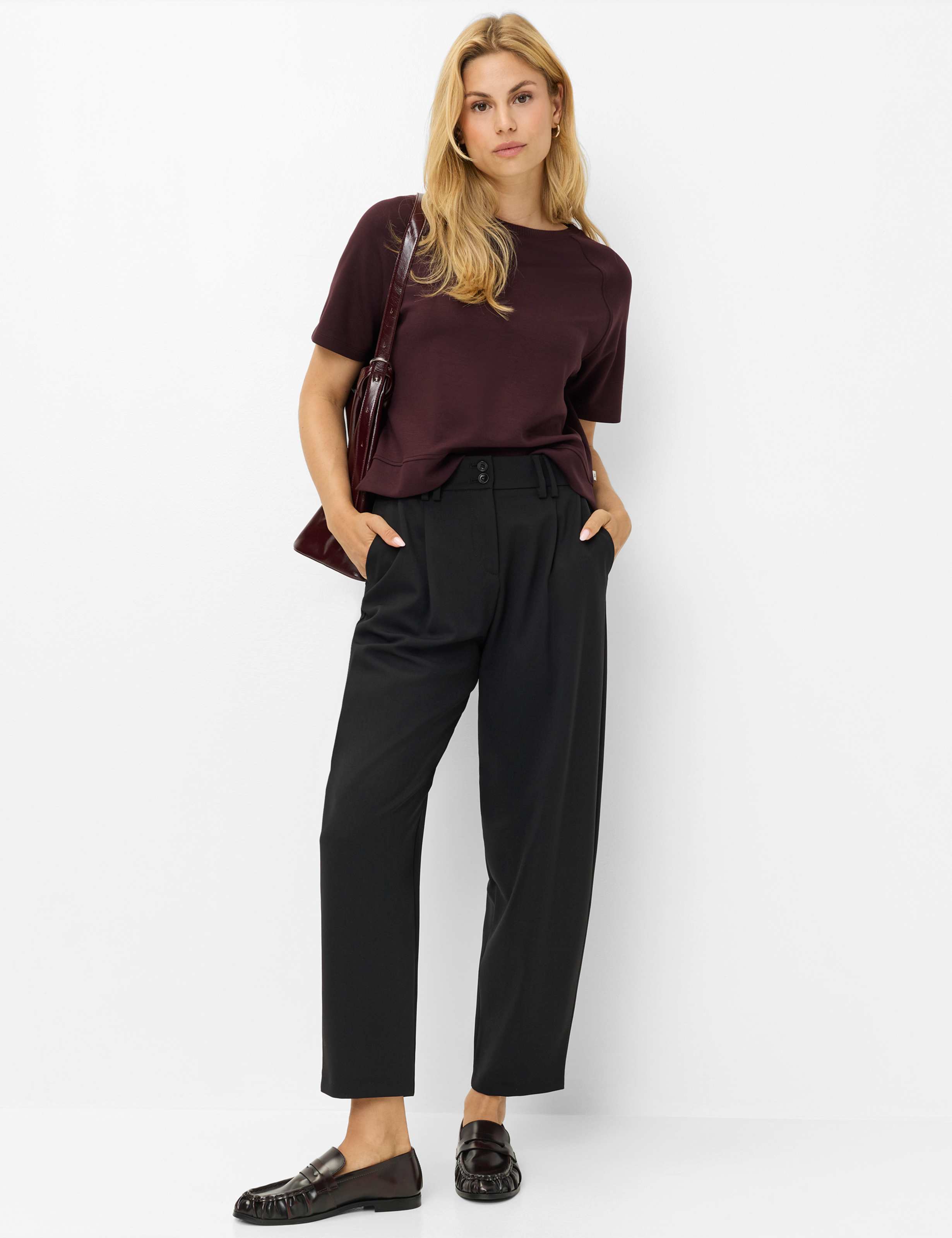 Femme Style MEGAN S Noir Barrel Fit Tenue du mannequin