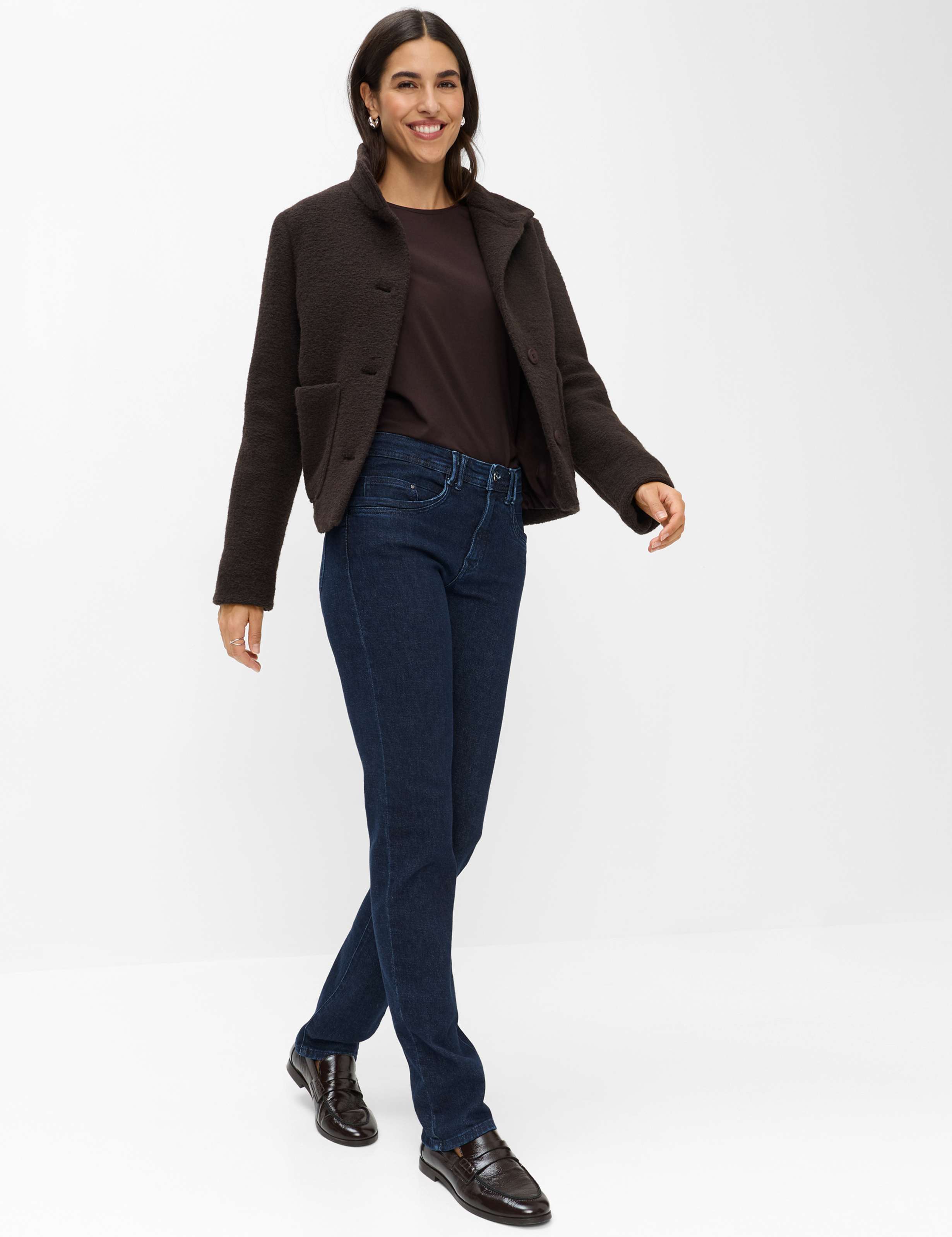 Damen Style CAROLA Denim Dunkelblau Feminine Fit Model Outfit