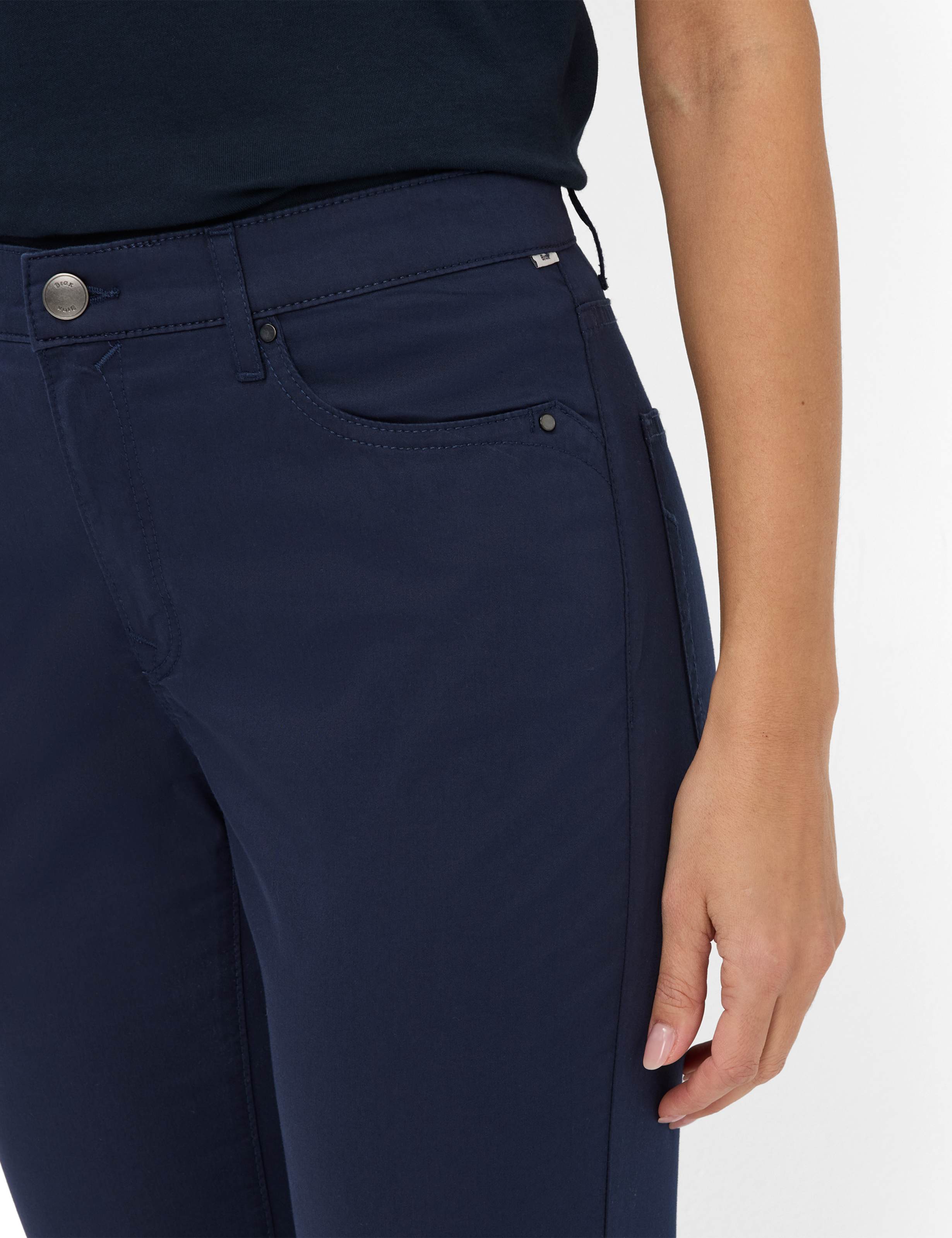 Damen Style CAROLA Dunkelblau Feminine Fit Detail 2