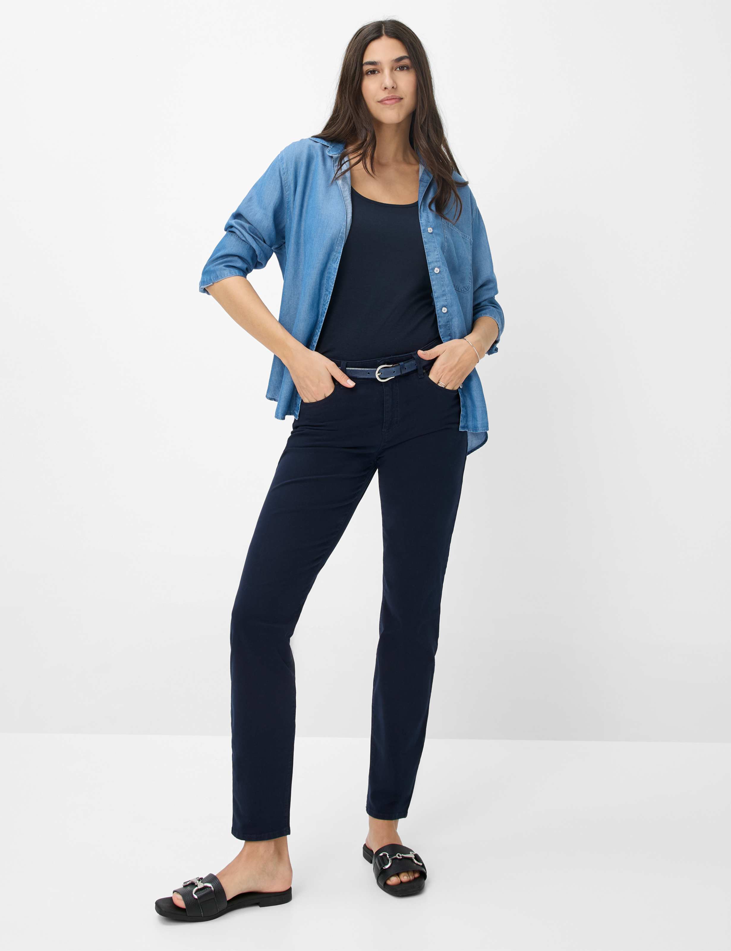 Damen Style SHAKIRA Dunkelblau Slim Fit Model Outfit