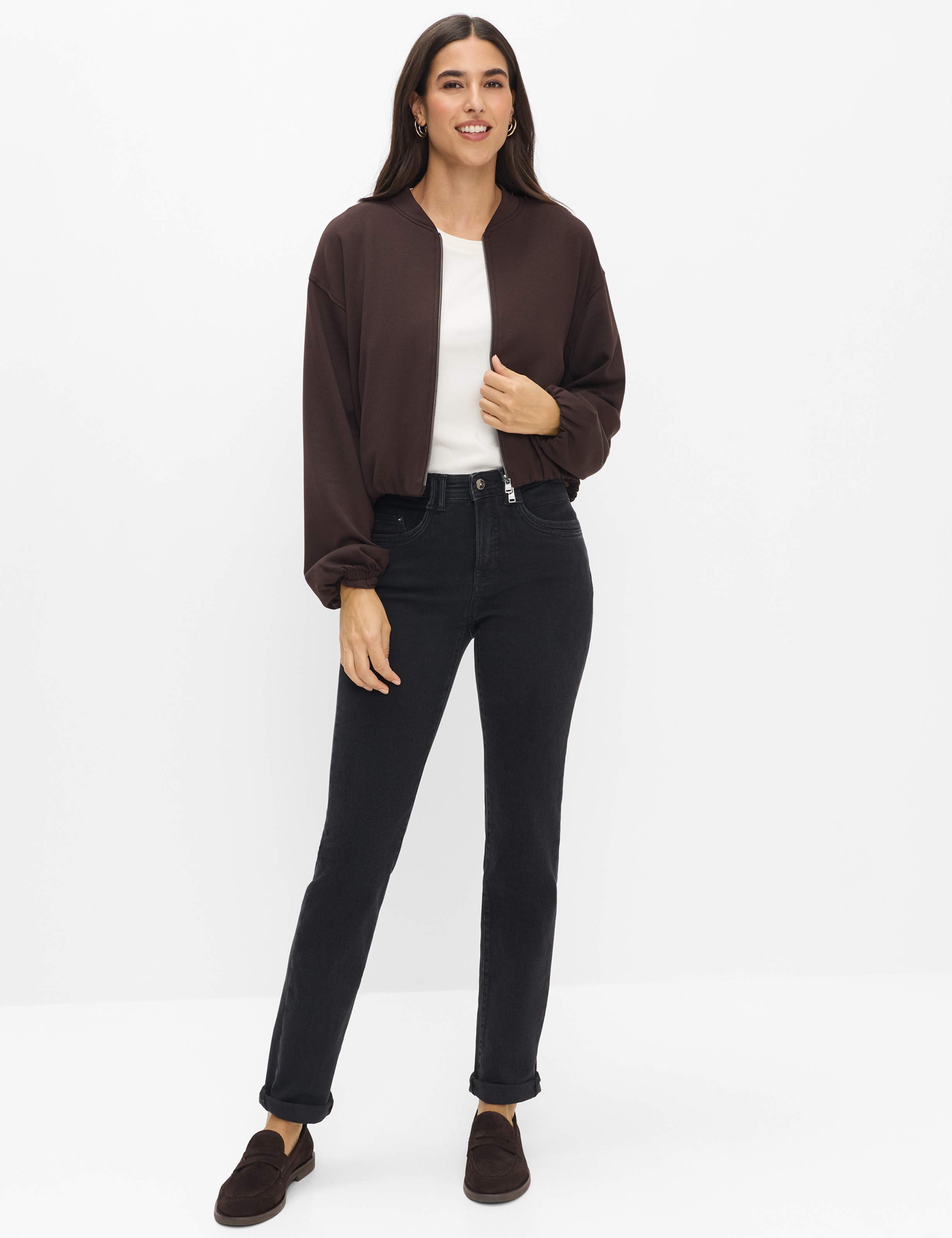 Damen Style CAROLA Denim Schwarz Feminine Fit Model Outfit