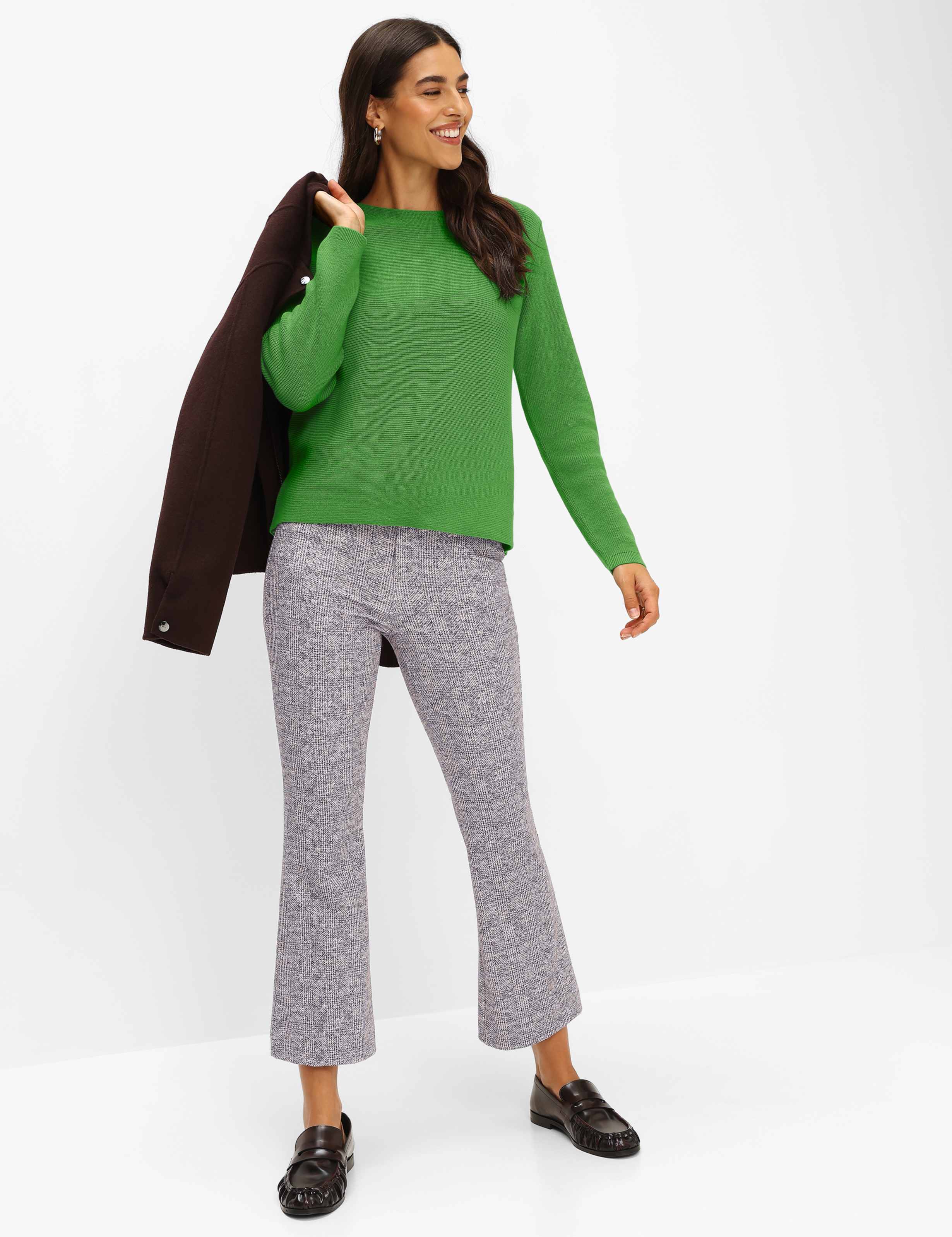 Women Style LESLEY Green  Model Outfit