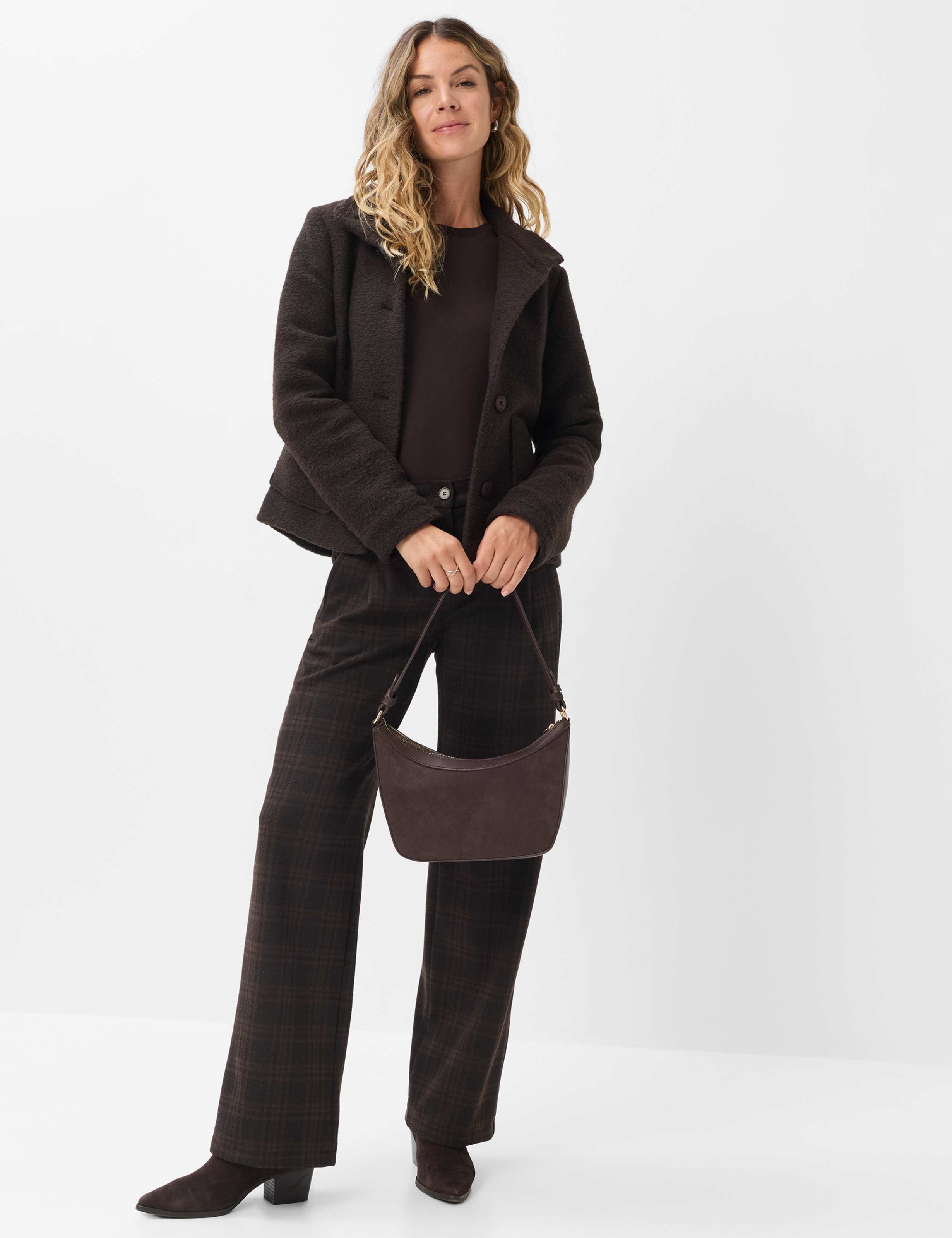 Femme Style PEGGY FLARED Marron Foncé Slim Fit Tenue du mannequin