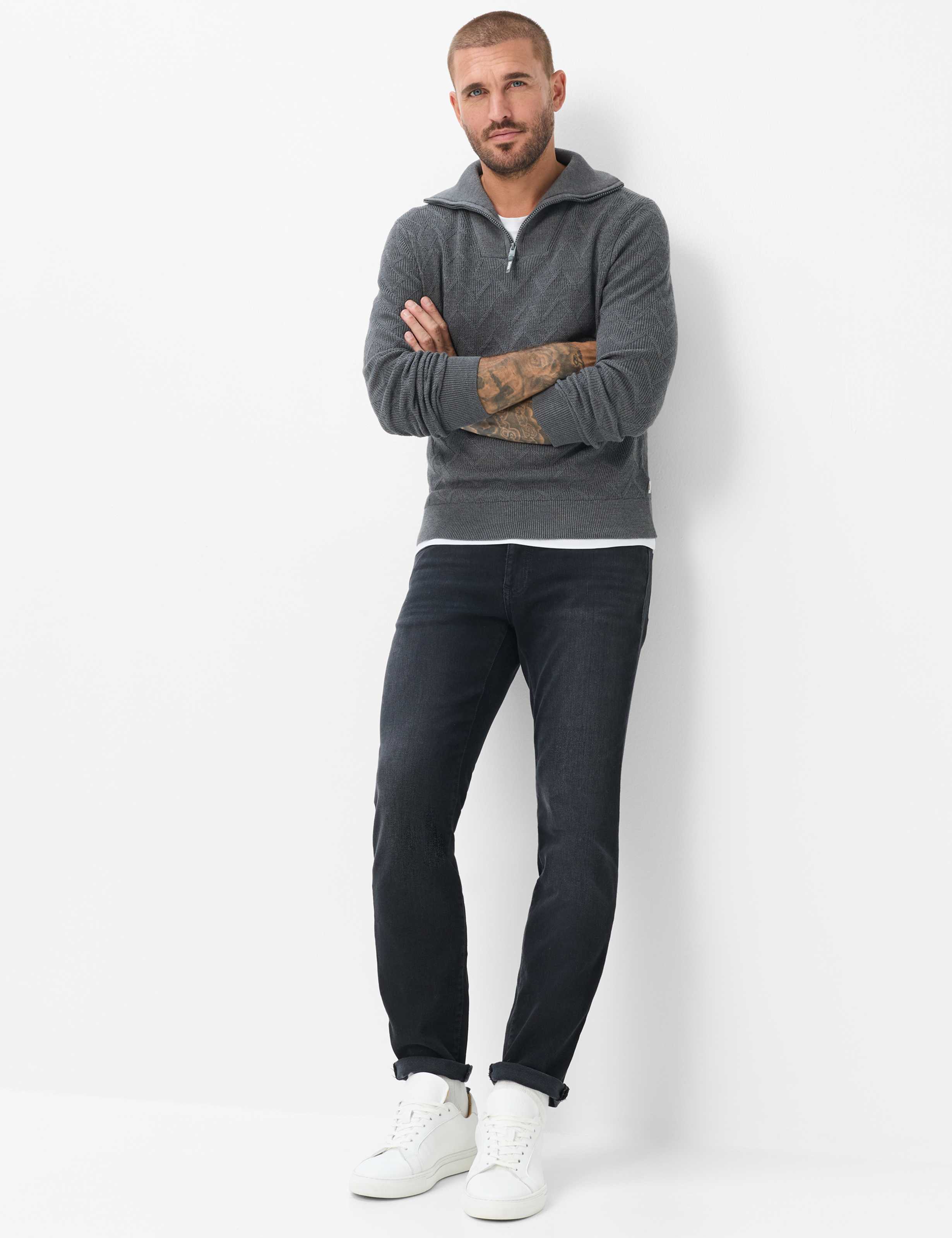 Men Style CHRIS Denim Dark Gray Slim Fit Model Outfit