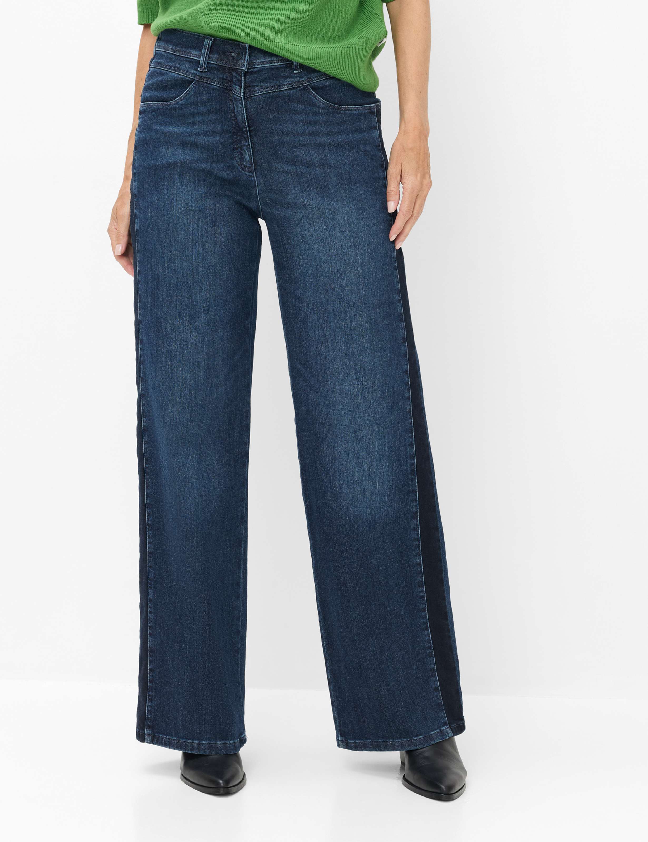 Women Style LAURA FLARED Denim Blue Super Slim fit Model Front